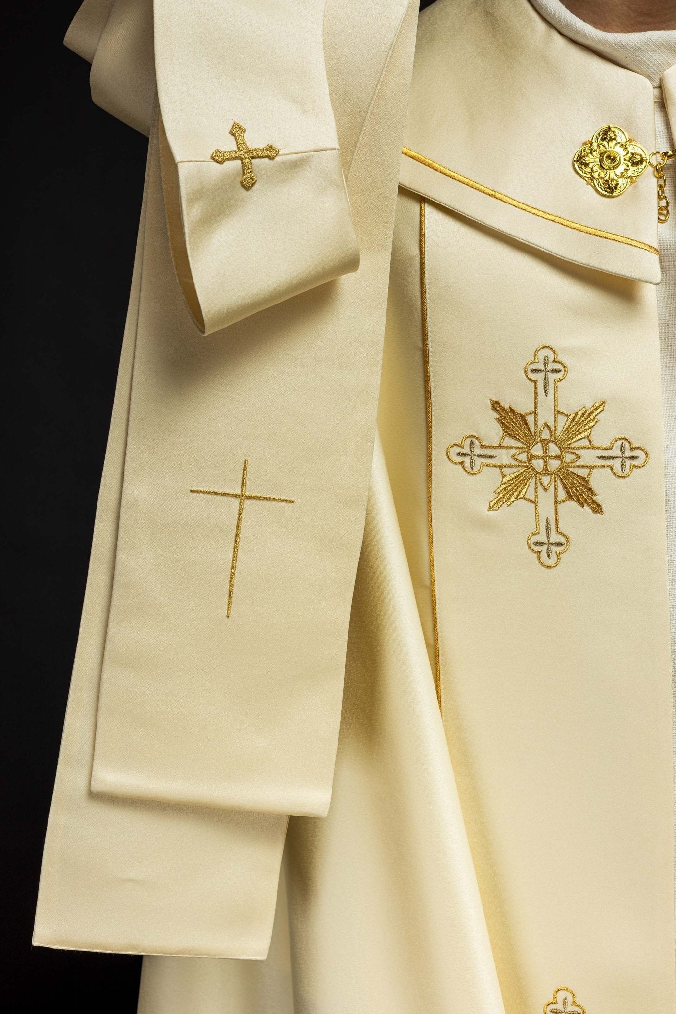 Eucharistic cope with monogram IHS KKP/023/05/20 ECRU SAT. POMPON 145cm - HAFTINAUSA.COM