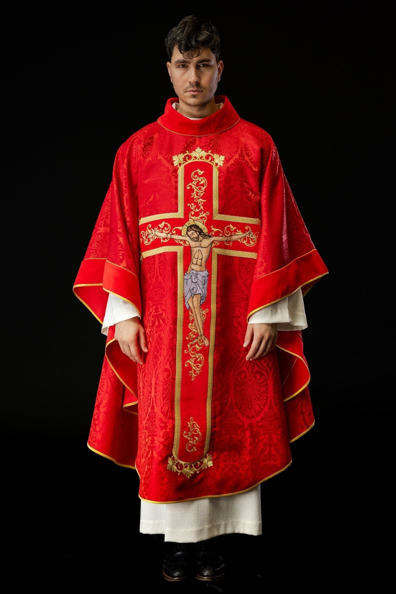 Exquisite red chasuble with Jesus Christ embroidered front and back KOR/190/02/83/PA CZERWONY - HAFTINAUSA.COM