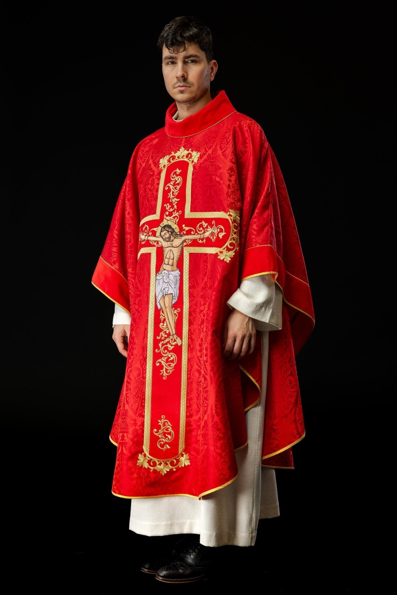 Exquisite red chasuble with Jesus Christ embroidered front and back KOR/190/02/83/PA CZERWONY - HAFTINAUSA.COM