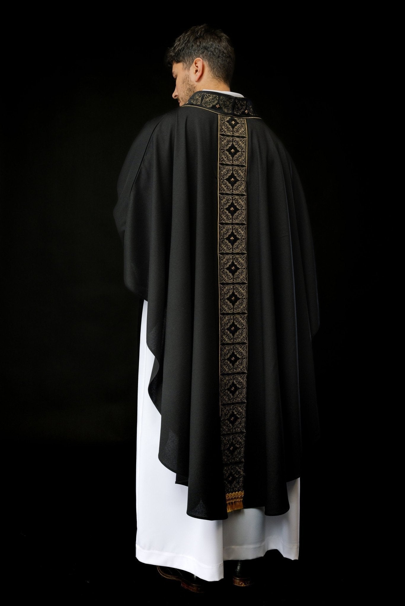 Funeral chasuble made of black velvet texture S - 7057 - 07 - 70 - HAFTINAUSA.COM