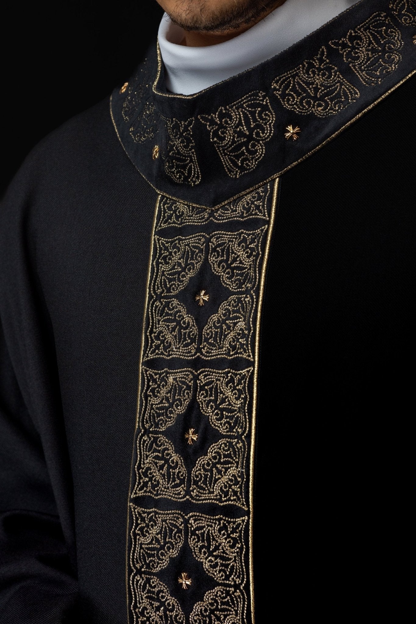 Funeral chasuble made of black velvet texture S - 7057 - 07 - 70 - HAFTINAUSA.COM