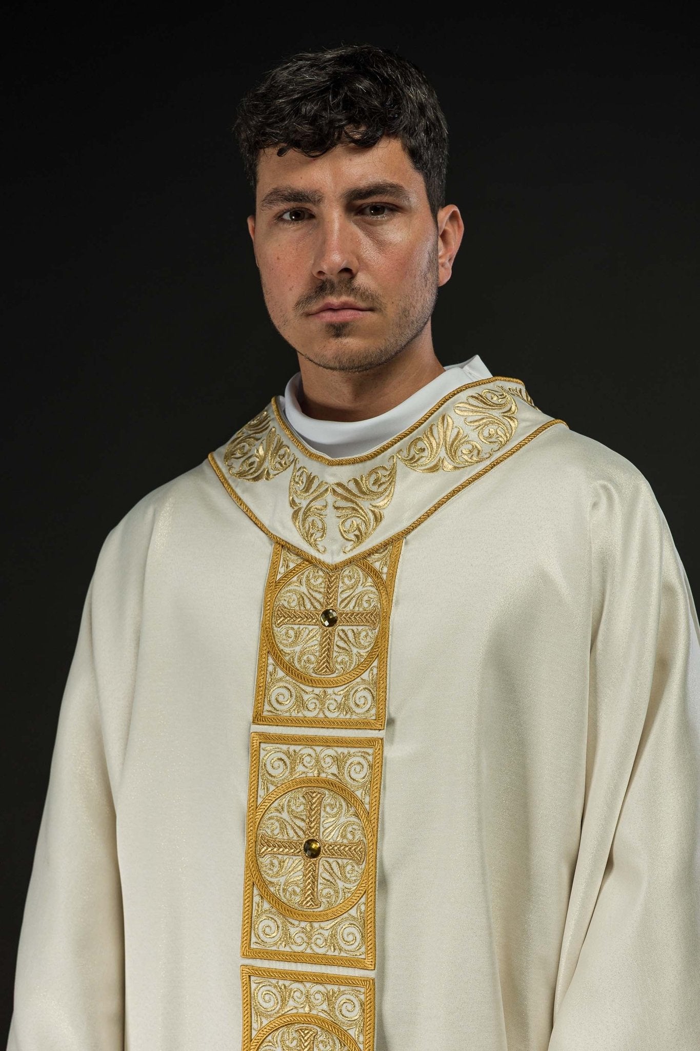 Gold Chasuble richly embroidered and decorated with ecru stones LE/7012/05 - CHASUBLES.COM