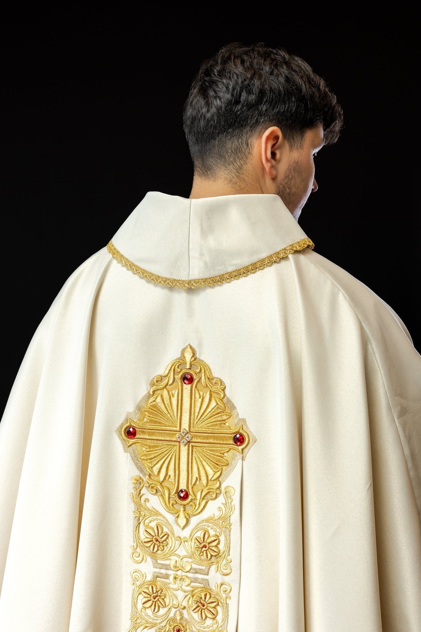 Gold Chasuble richly embroidered and decorated with gold stones LE/7010/10 - HAFTINAUSA.COM
