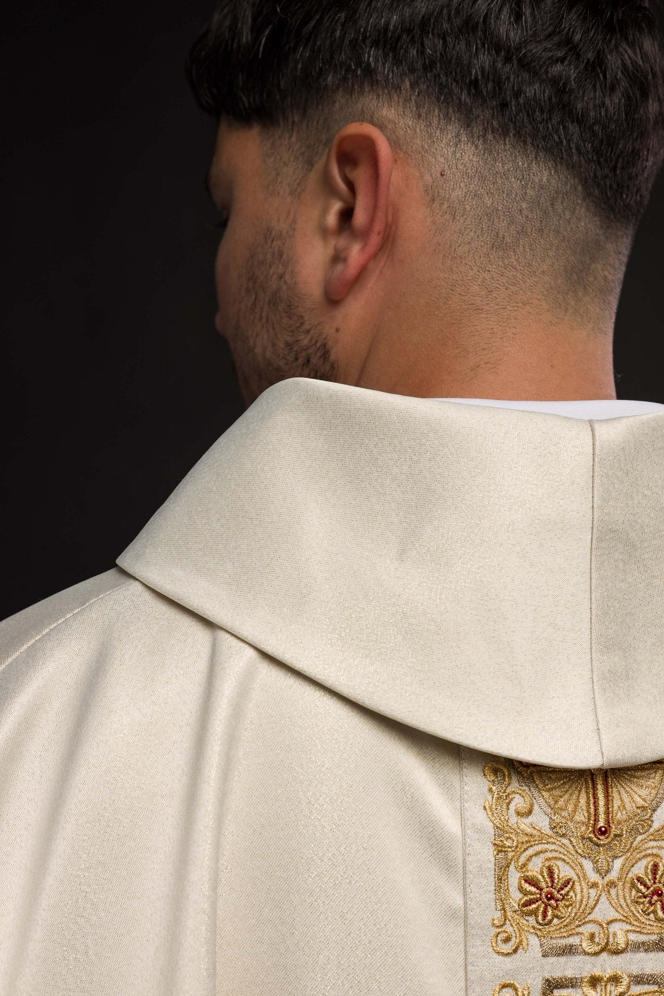 Gold Chasuble richly embroidered and decorated with gold stones LE/7011/10 - HAFTINAUSA.COM