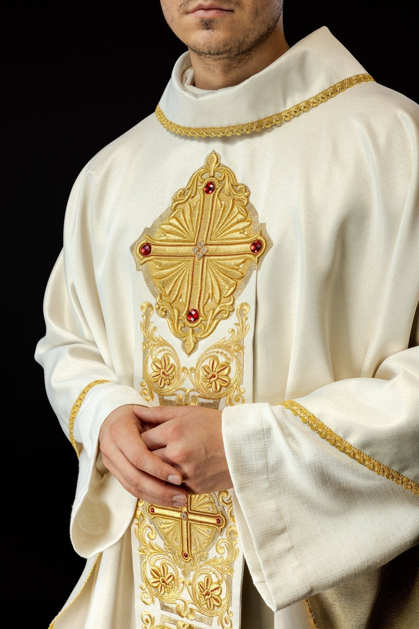 Gold Chasuble richly embroidered and decorated with gold stones LE/7010/10 - HAFTINAUSA.COM