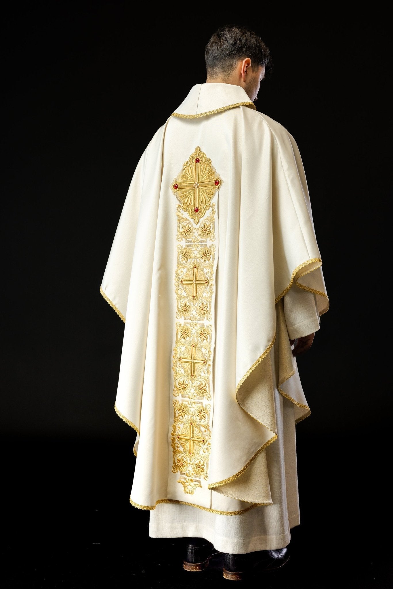 Gold Chasuble richly embroidered and decorated with gold stones LE/7010/10 - HAFTINAUSA.COM