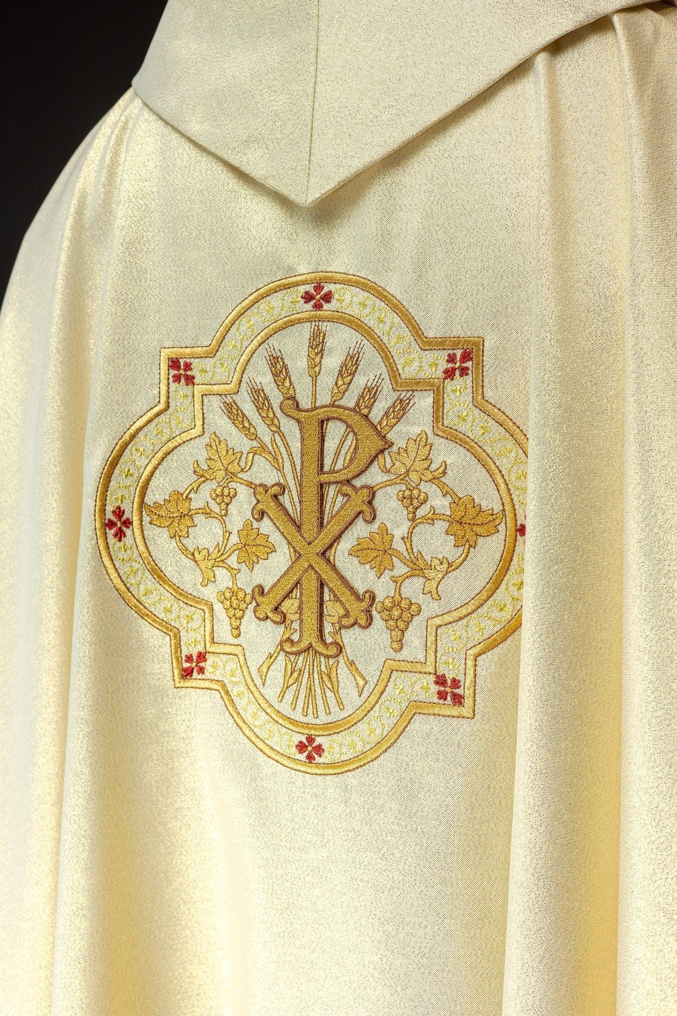 Gold chasuble with IHS and PAX embroidery KOR/119/10/37 ZŁOTY - HAFTINAUSA.COM