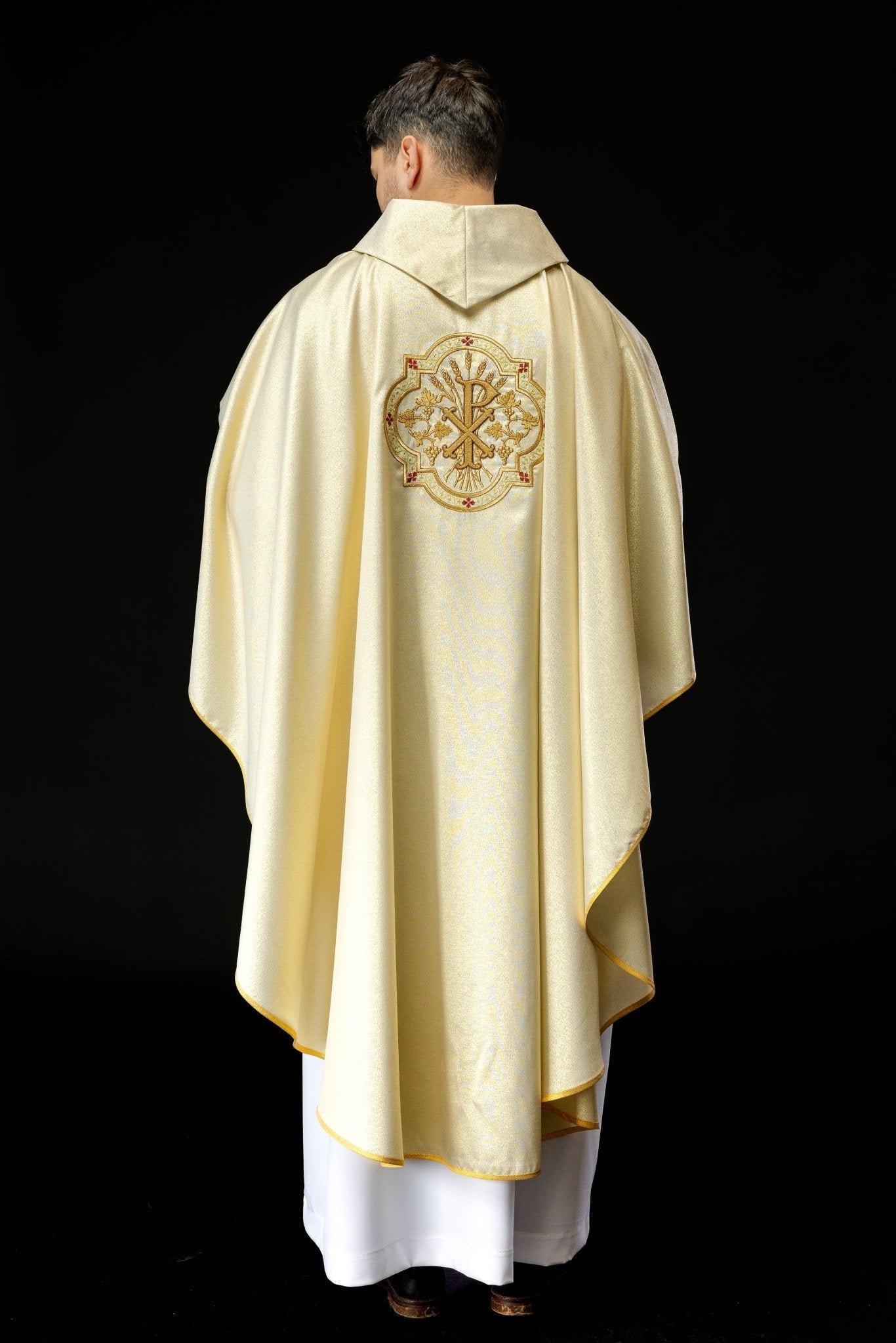 Gold chasuble with IHS and PAX embroidery KOR/119/10/37 ZŁOTY - HAFTINAUSA.COM