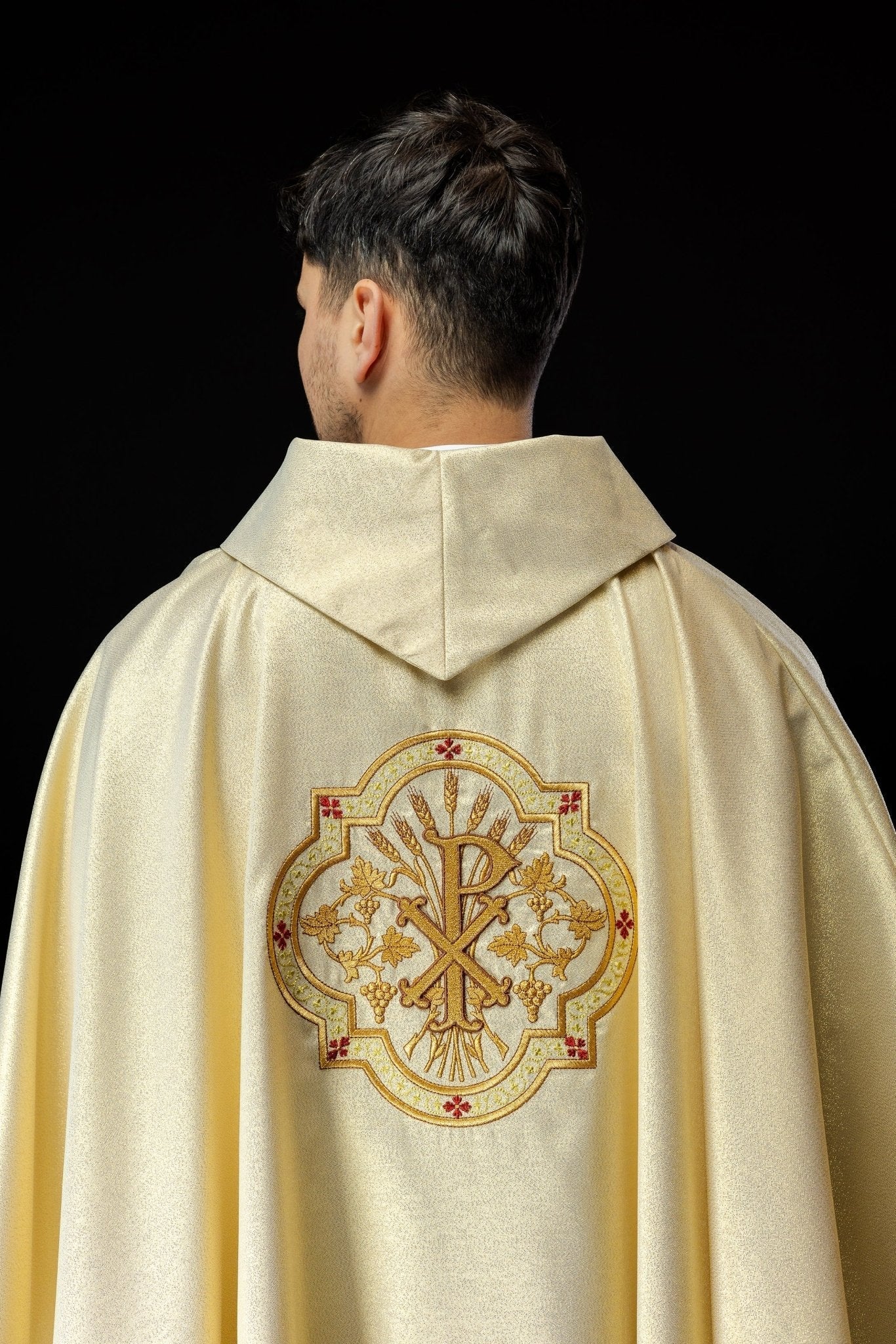 Gold chasuble with IHS and PAX embroidery KOR/119/10/37 ZŁOTY - HAFTINAUSA.COM