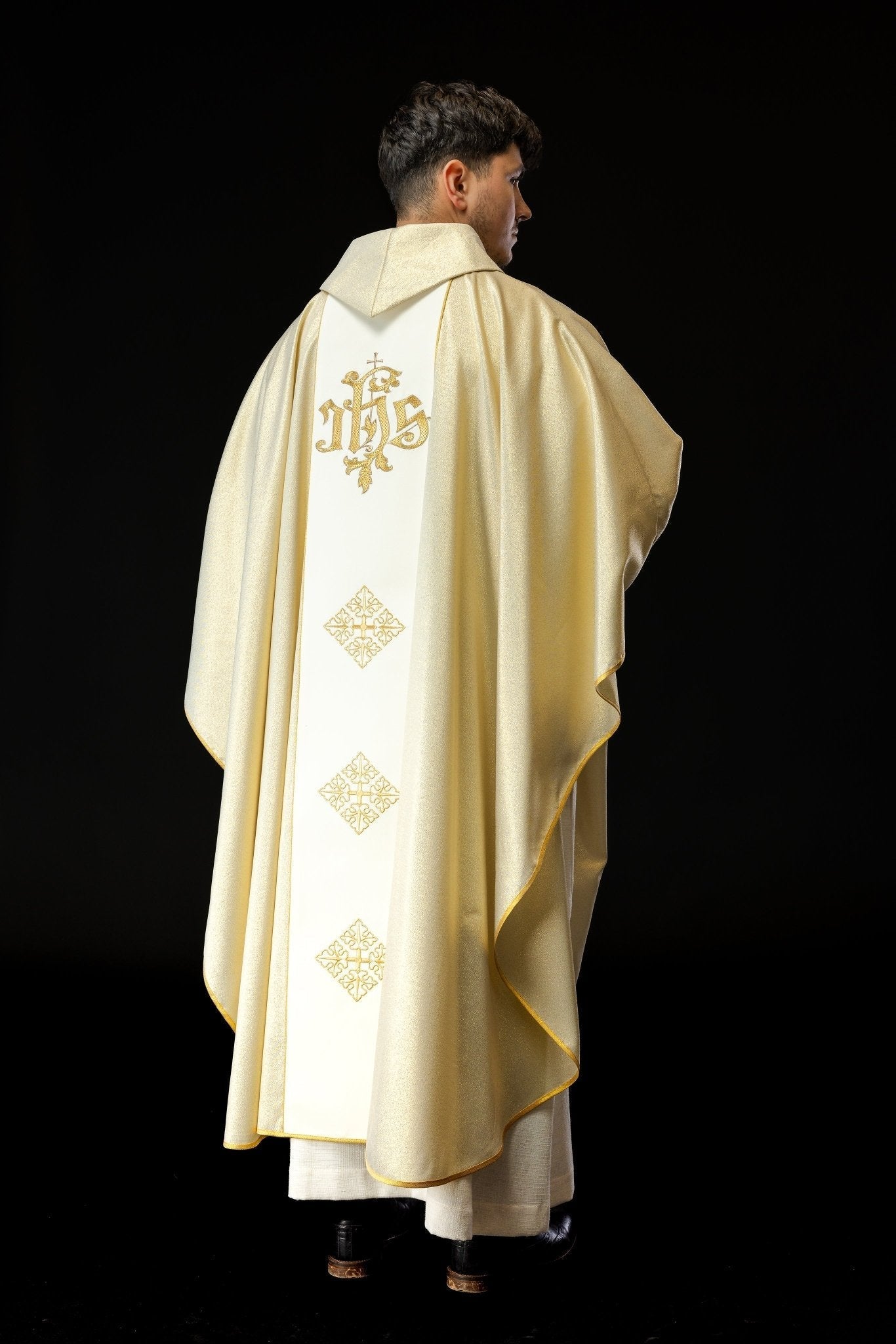 Gold Chasuble with image of Divine Mercy KOR/113/10/37 ZŁOTY - HAFTINAUSA.COM