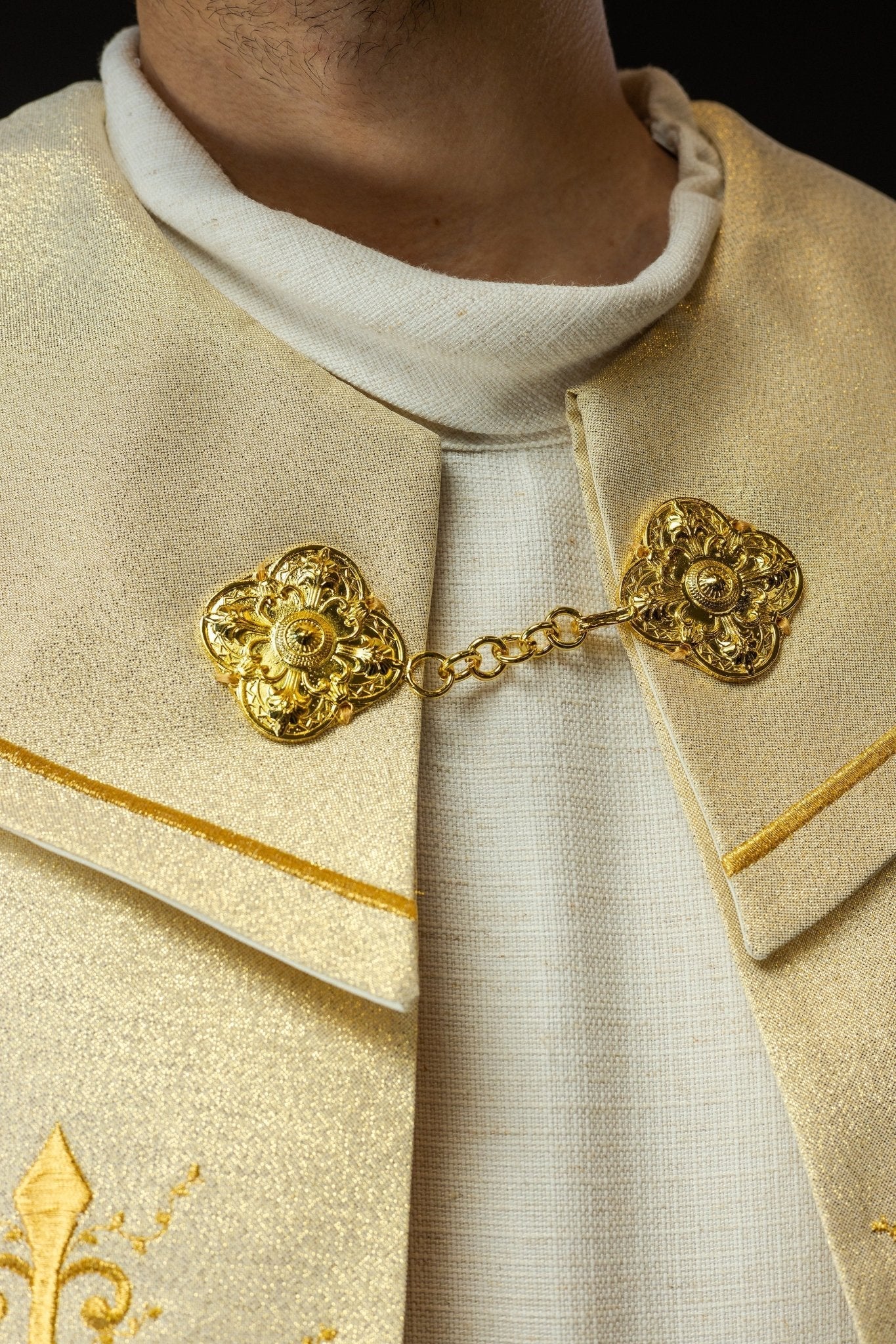Gold embroidered liturgical cape KKP/024/10/37 ZŁOTY POMPON 145 cm - HAFTINAUSA.COM