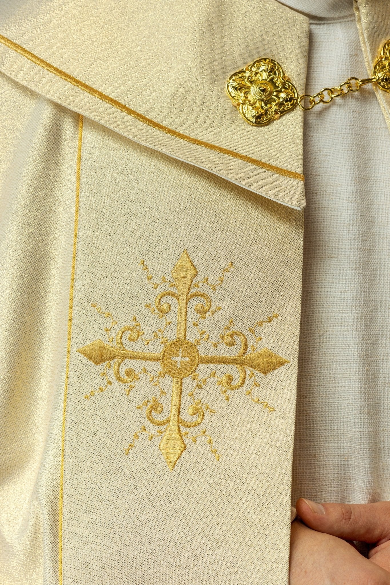Gold embroidered liturgical cape KKP/024/10/37 ZŁOTY POMPON 145 cm - HAFTINAUSA.COM