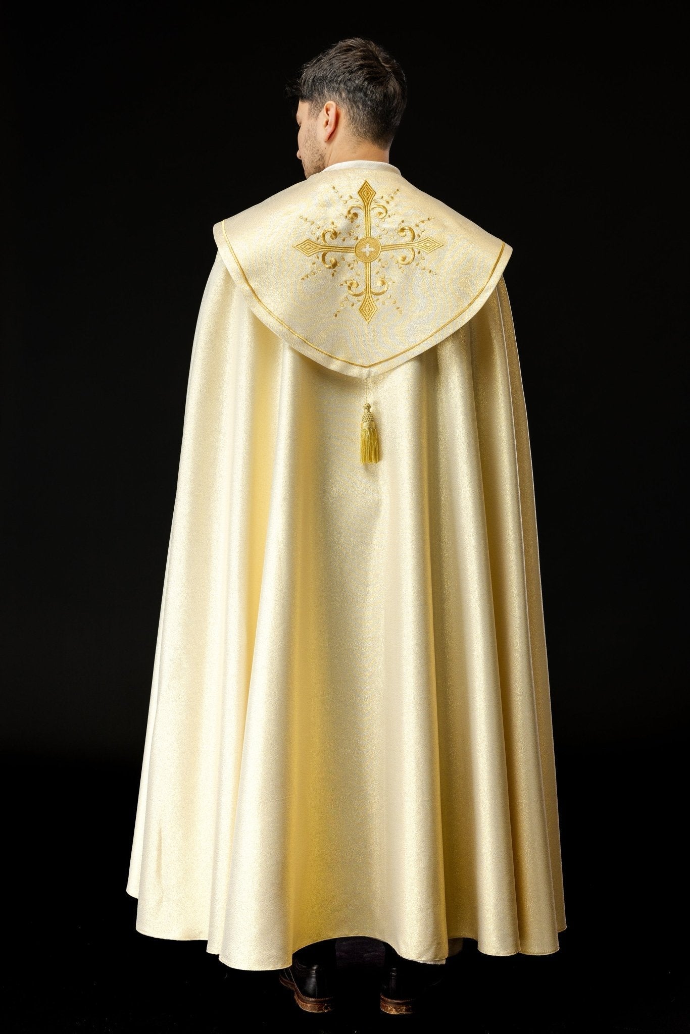 Gold embroidered liturgical cape KKP/024/10/37 ZŁOTY POMPON 145 cm - HAFTINAUSA.COM