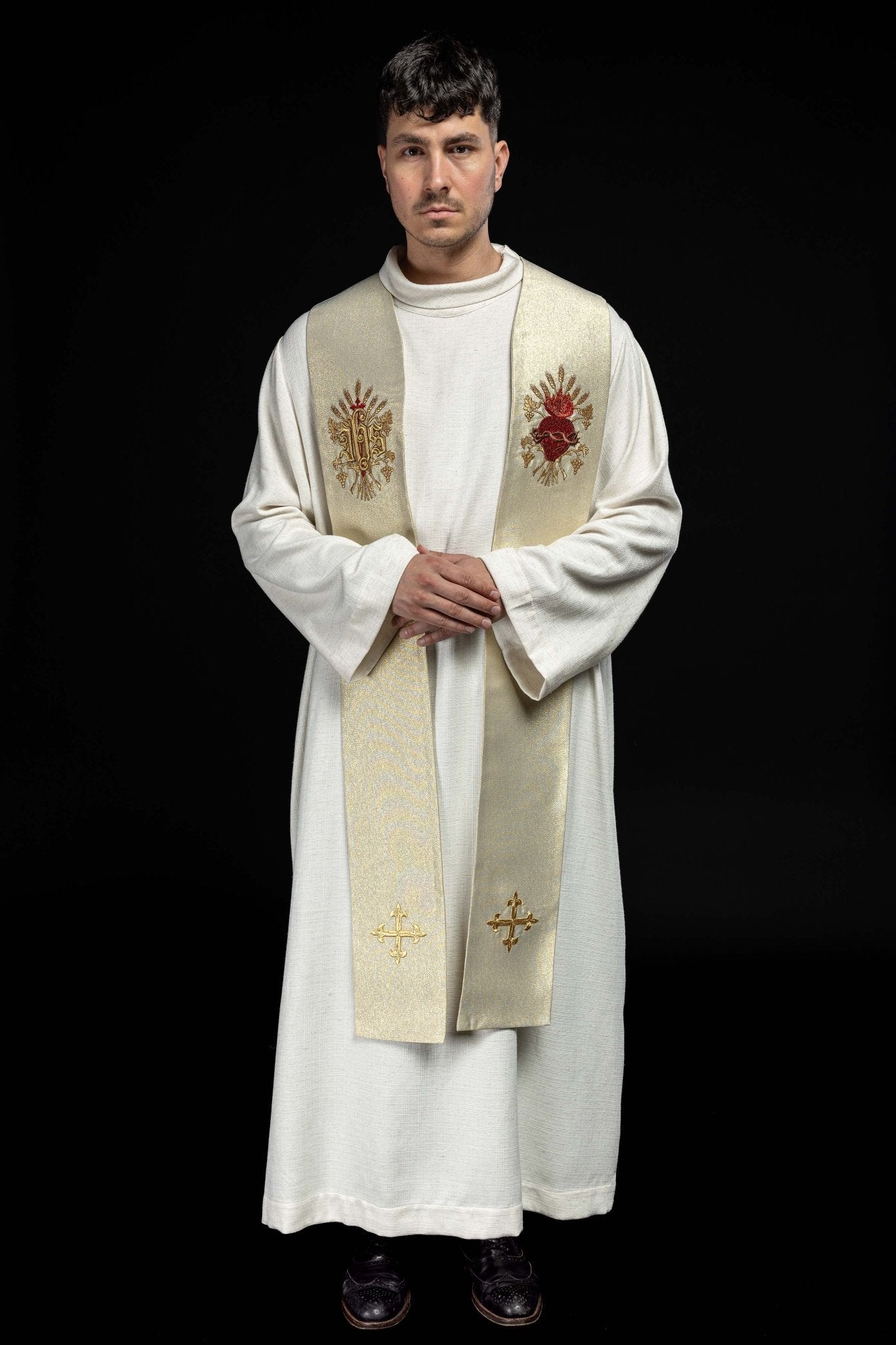 Golden priestly stole with a cross, IHS, and the heart of Jesus Christ KST/159/10/37 ZŁOTY - HAFTINAUSA.COM