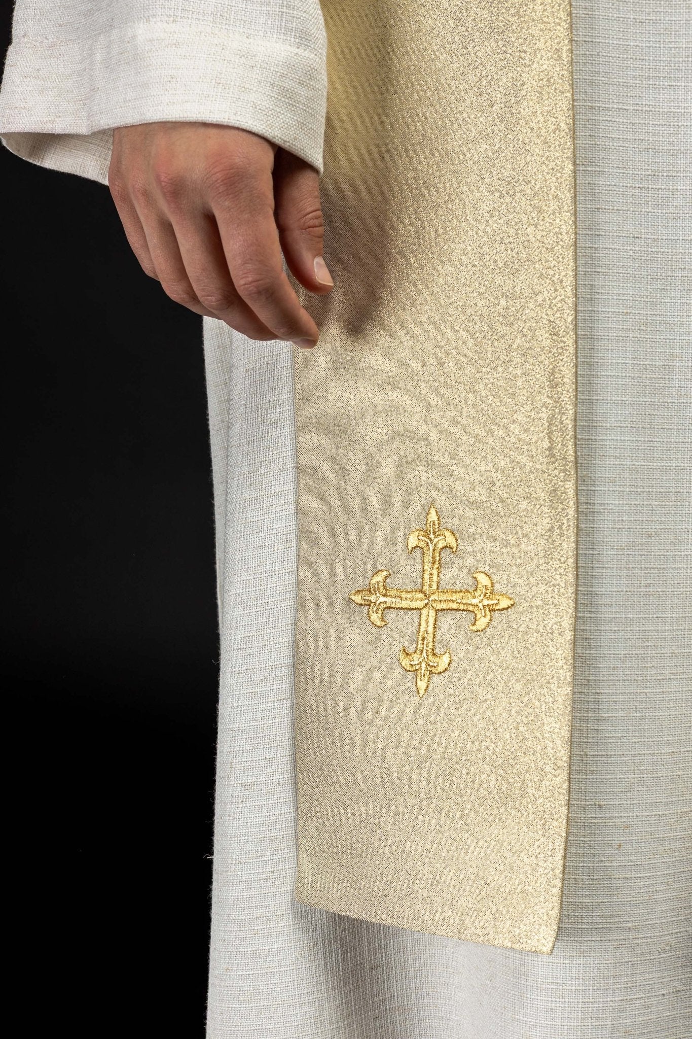 Golden priestly stole with a cross, IHS, and the heart of Jesus Christ KST/159/10/37 ZŁOTY - HAFTINAUSA.COM