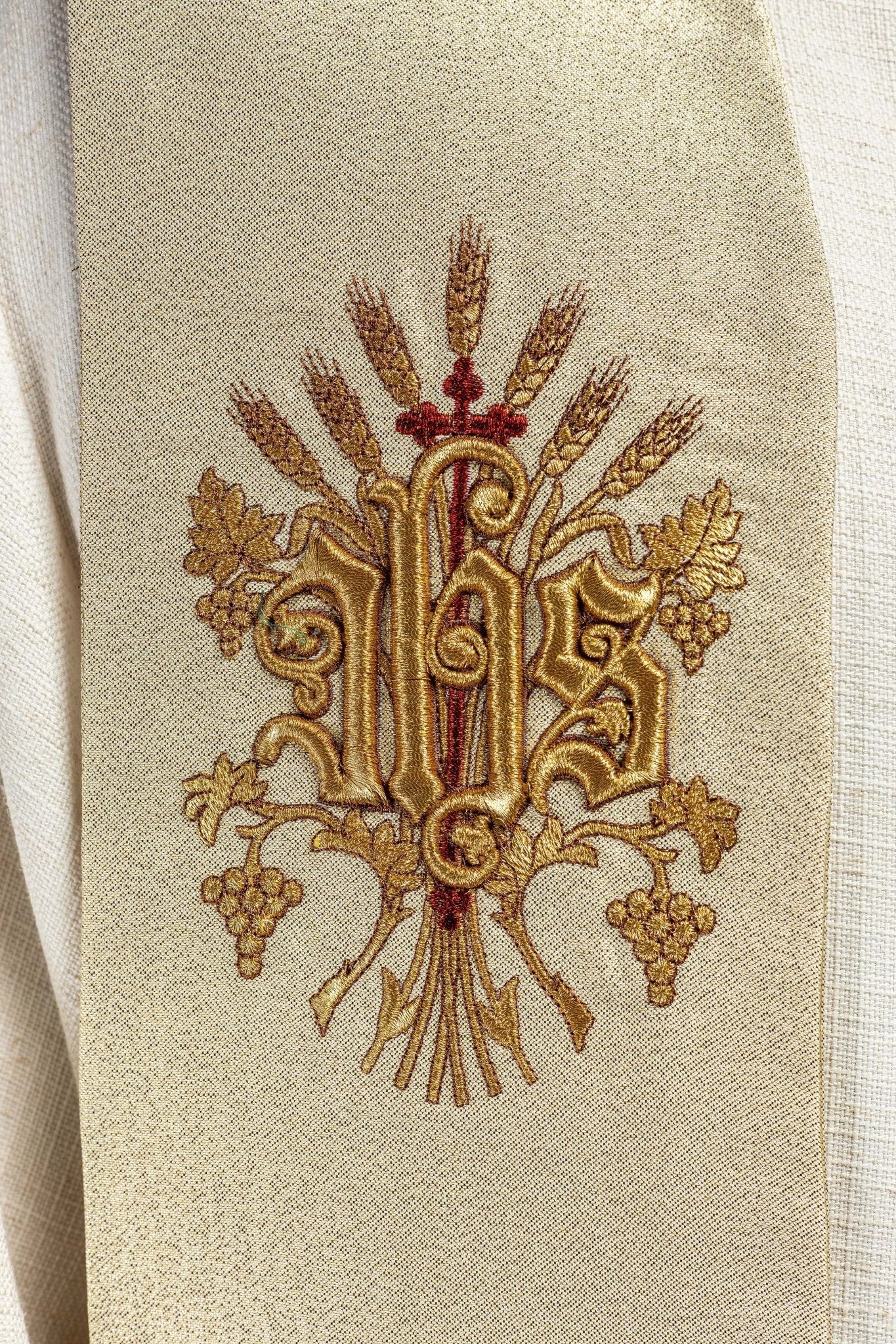 Golden priestly stole with a cross, IHS, and the heart of Jesus Christ KST/159/10/37 ZŁOTY - HAFTINAUSA.COM