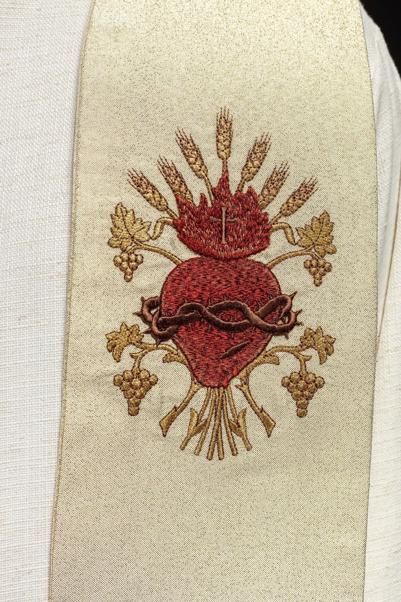 Golden priestly stole with a cross, IHS, and the heart of Jesus Christ KST/159/10/37 ZŁOTY - HAFTINAUSA.COM