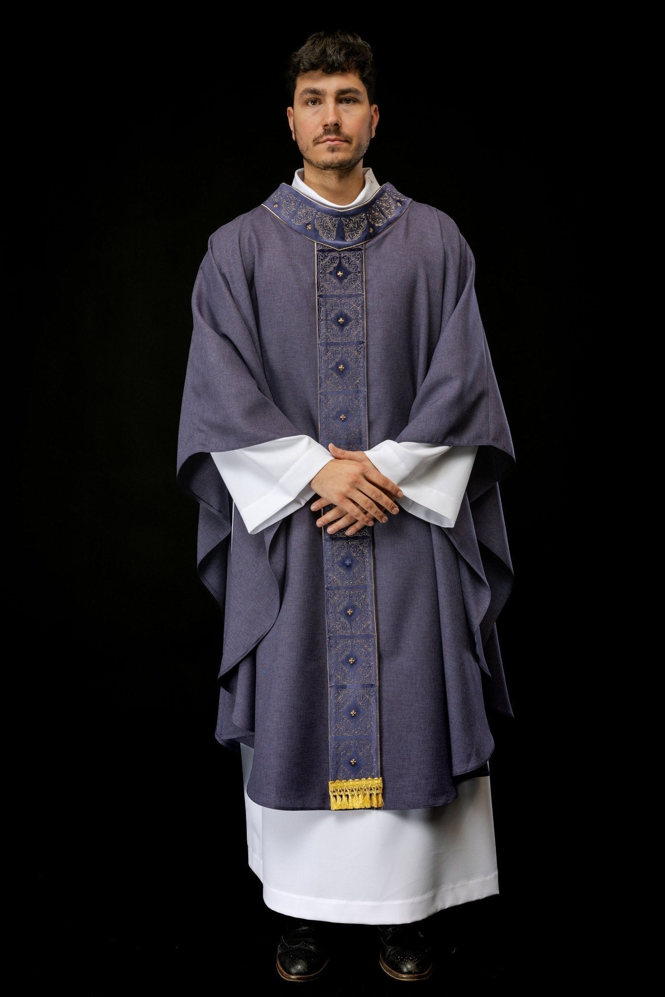 Gothic chasuble made of purple velvet S - 7057 - 03 - 70 - HAFTINAUSA.COM