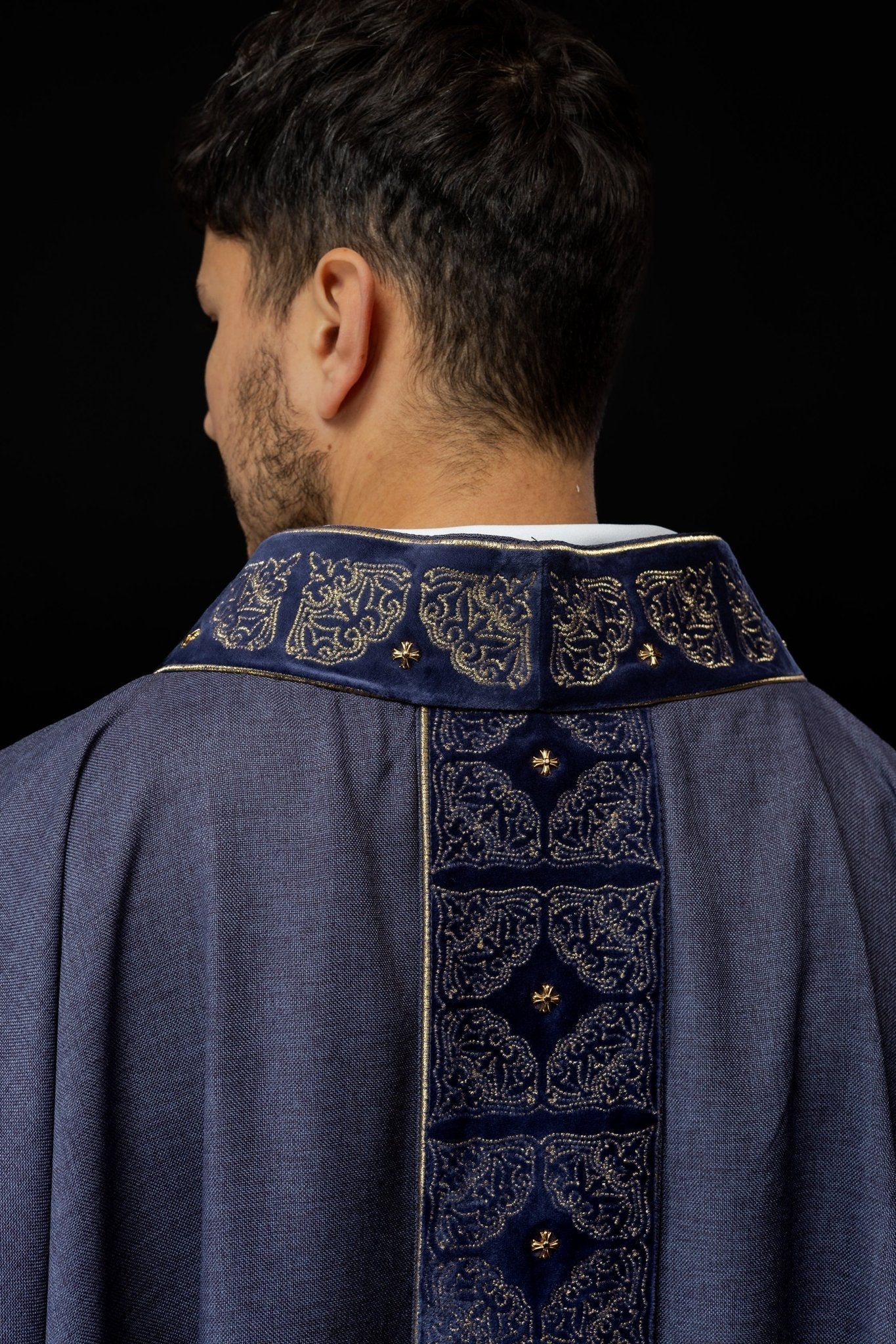 Gothic chasuble made of purple velvet S - 7057 - 03 - 70 - HAFTINAUSA.COM