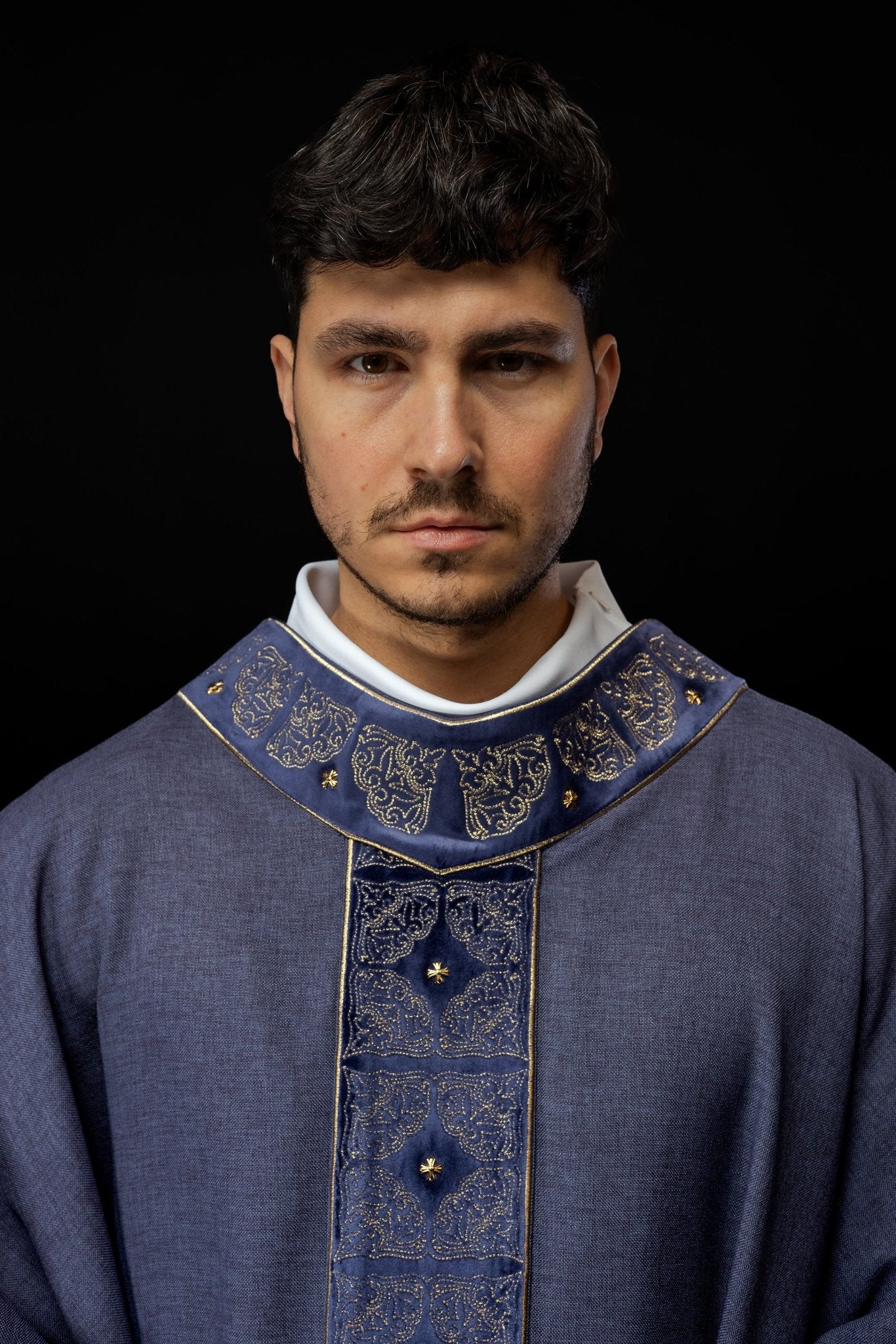 Gothic chasuble made of purple velvet S - 7057 - 03 - 70 - HAFTINAUSA.COM