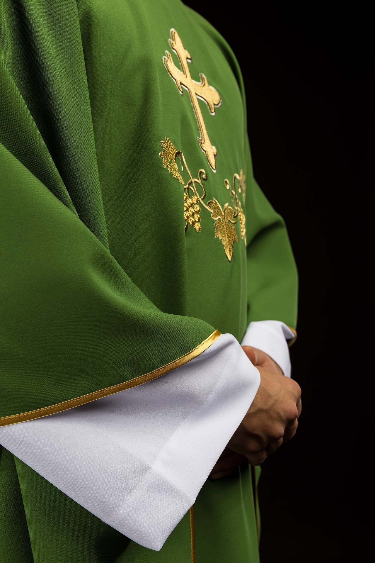 Green chasuble embroidered with a cross symbol and a wide collar KOK/001/01/12/KARO - CHASUBLES.COM