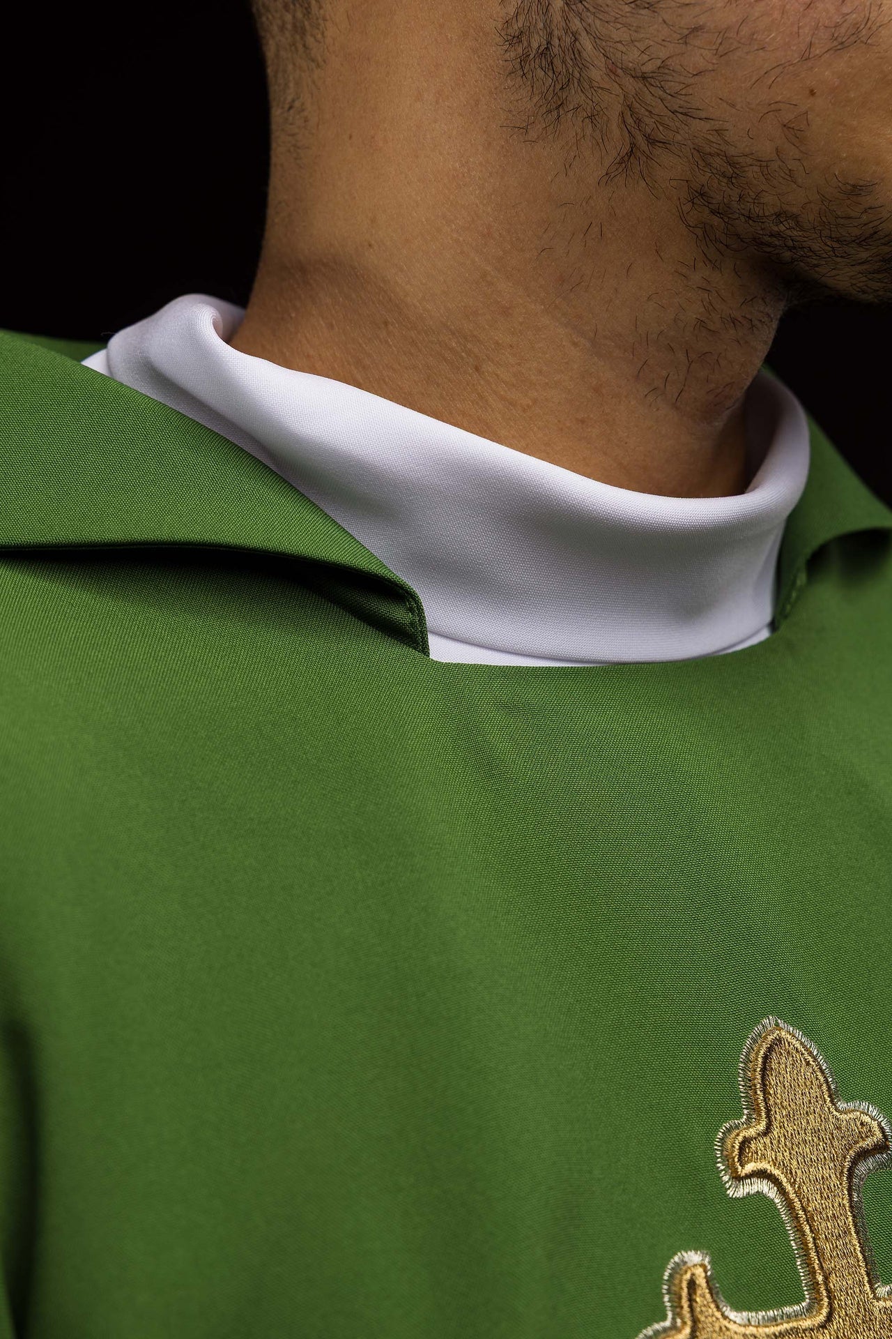 Green chasuble embroidered with a cross symbol and a wide collar KOK/001/01/12/KARO - CHASUBLES.COM