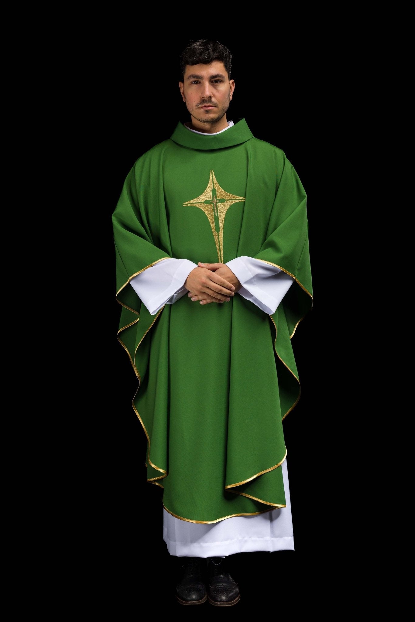 Green chasuble embroidered with cross KOR/002/01/12 ZIELONY - CHASUBLES.COM