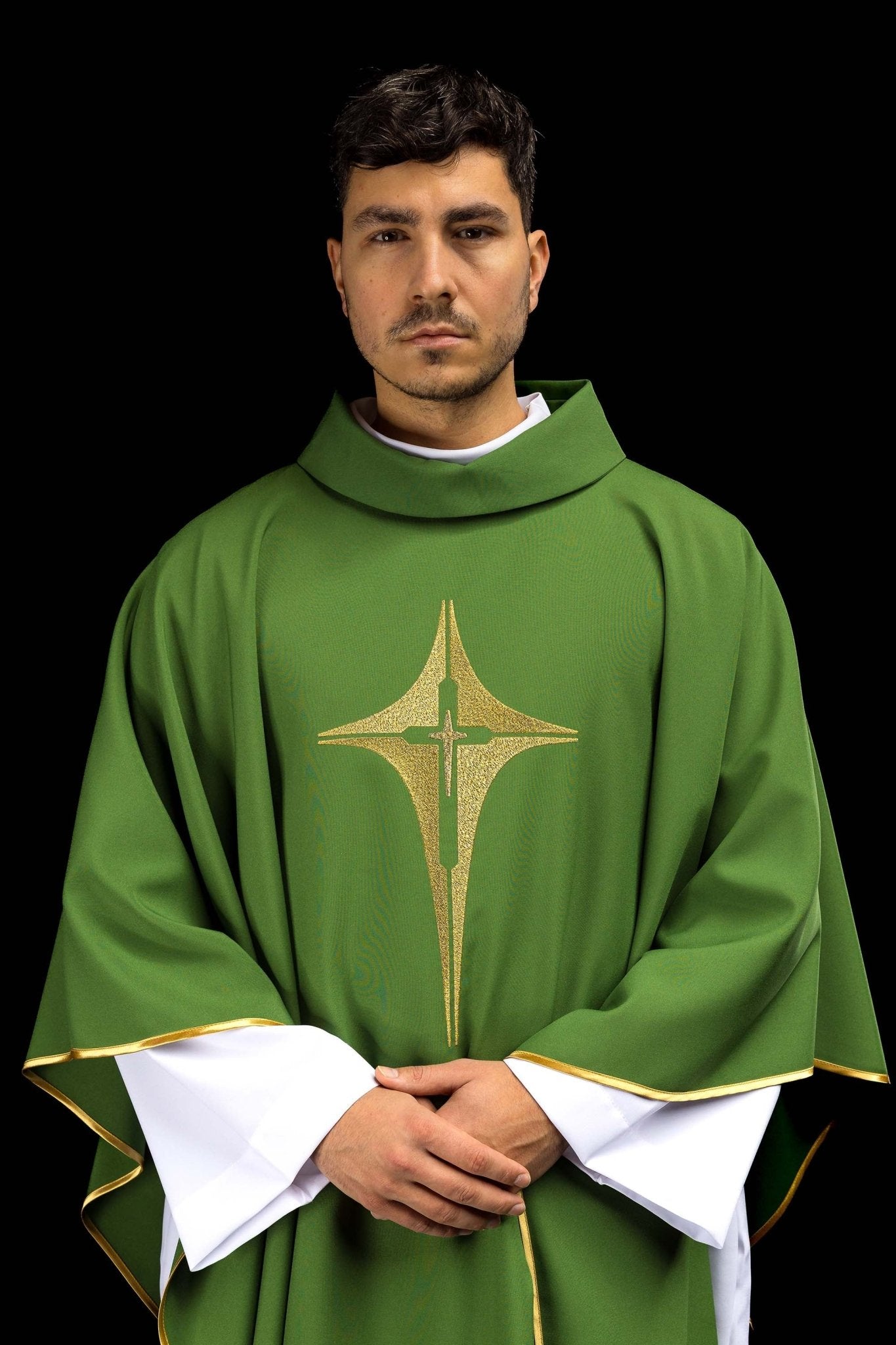 Green chasuble embroidered with cross KOR/002/01/12 ZIELONY - CHASUBLES.COM