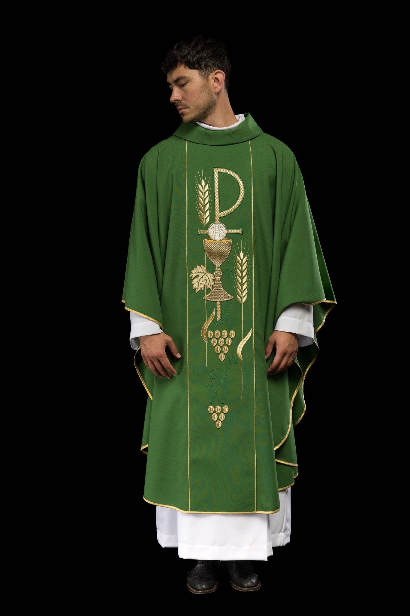Green chasuble embroidered with IHS Chalice pattern KOR/001/01/01 ZIELONY - CHASUBLES.COM