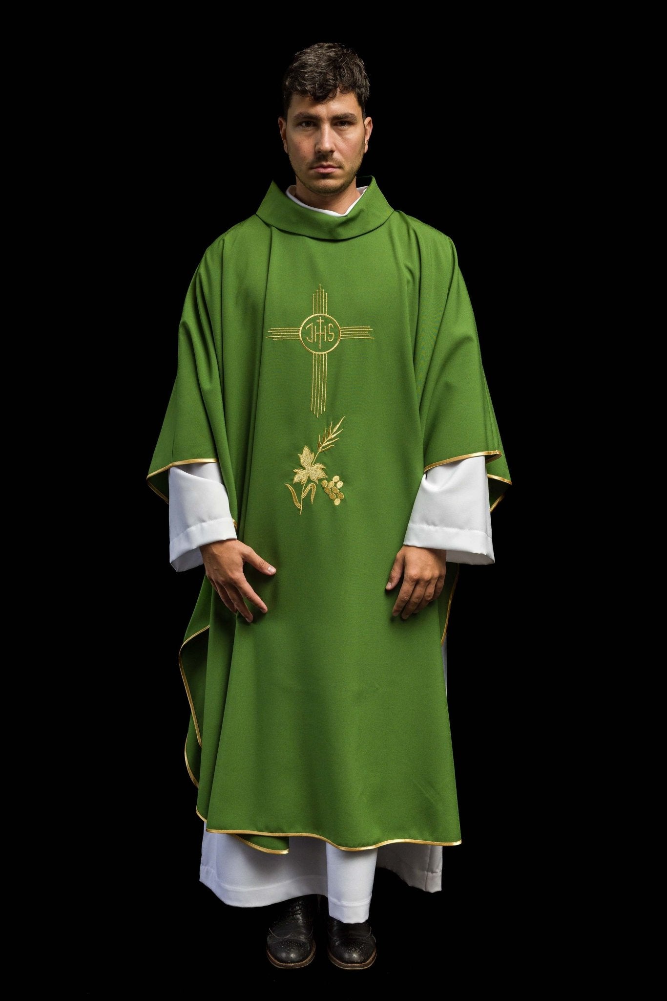 Green chasuble embroidered with IHS motif KOR/003/01/12 ZIELONY - CHASUBLES.COM