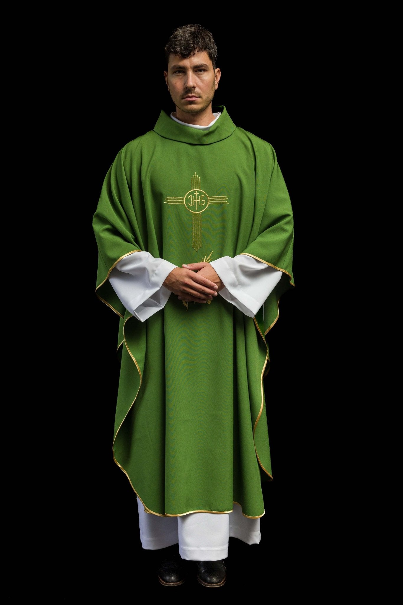 Green chasuble embroidered with IHS motif KOR/003/01/12 ZIELONY - CHASUBLES.COM