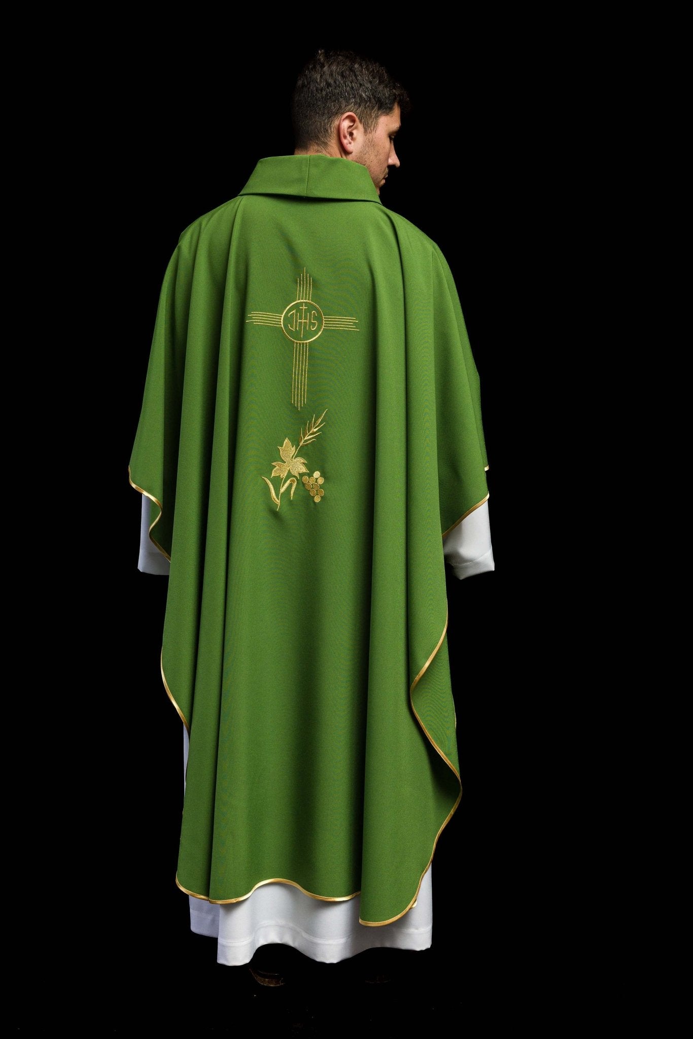 Green chasuble embroidered with IHS motif KOR/003/01/12 ZIELONY - CHASUBLES.COM