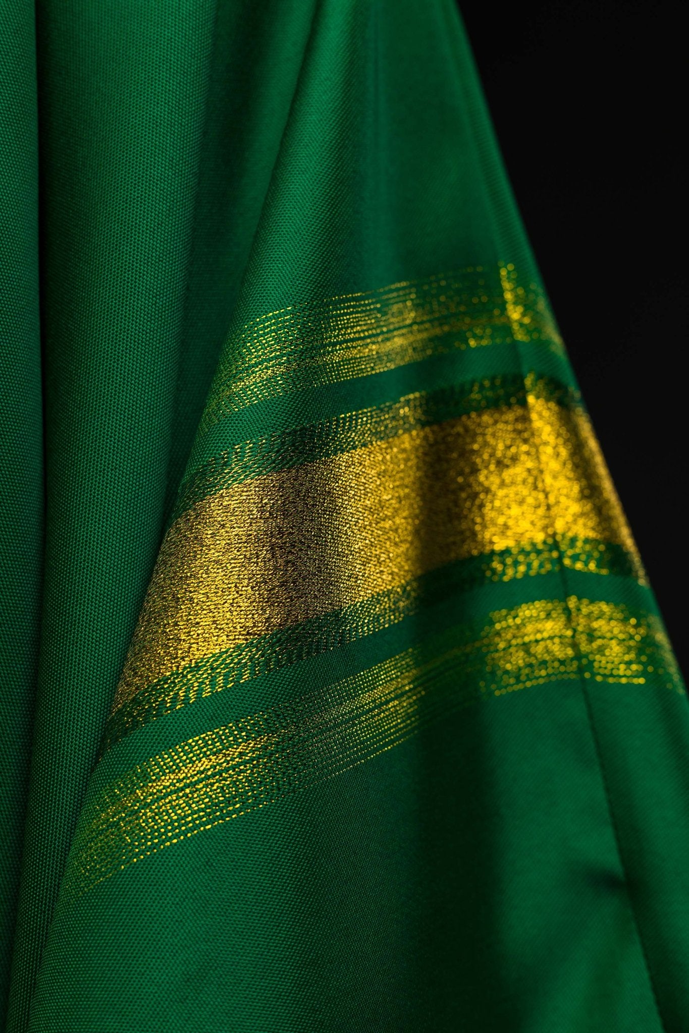 Green chasuble embroidered with IHS motif with gilding KOR/183/01/27 ZIELONY - CHASUBLES.COM