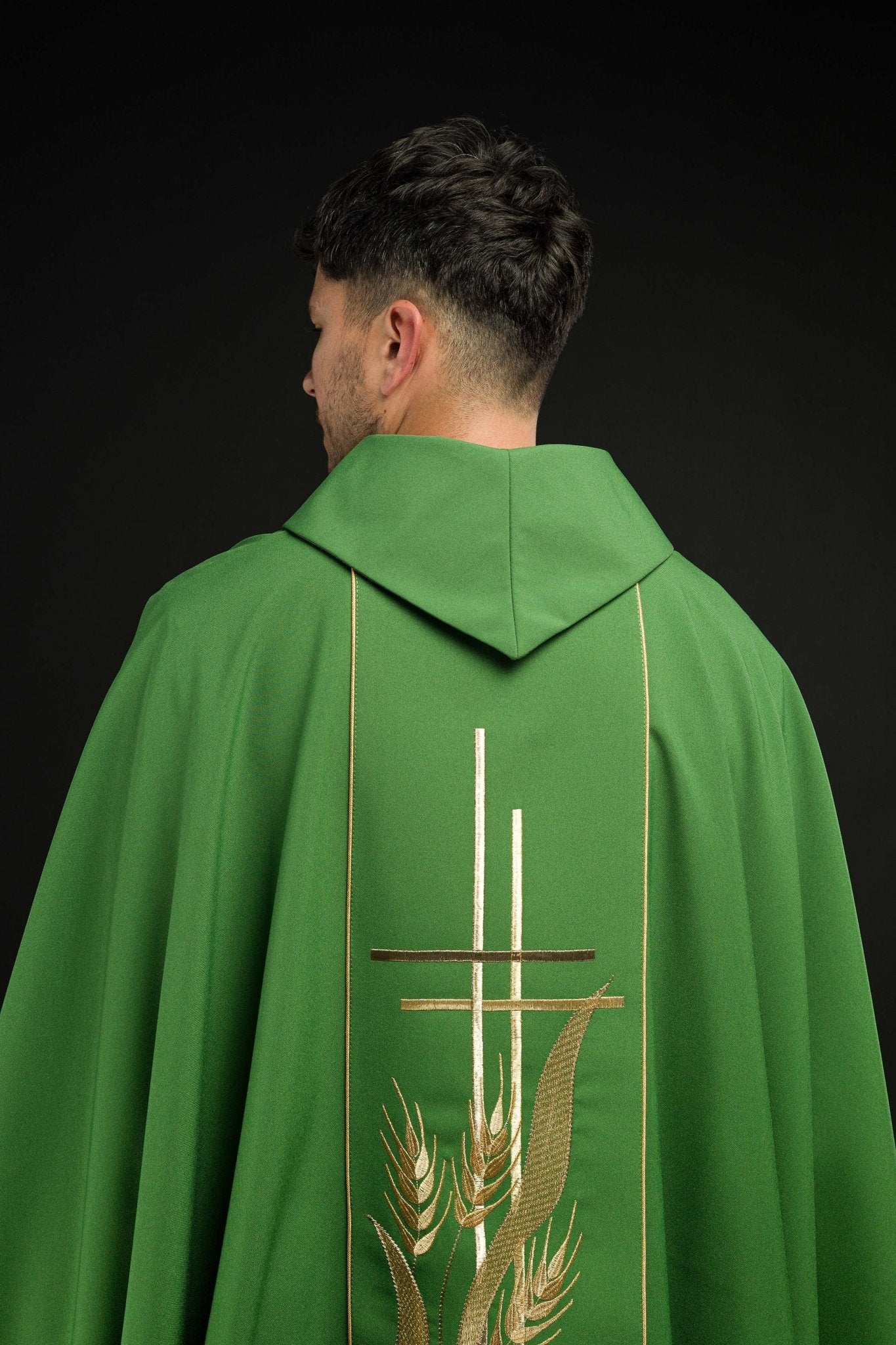 Green chasuble embroidered with motifs of cross and wheat KOR/114/01/01 ZIELONY - CHASUBLES.COM