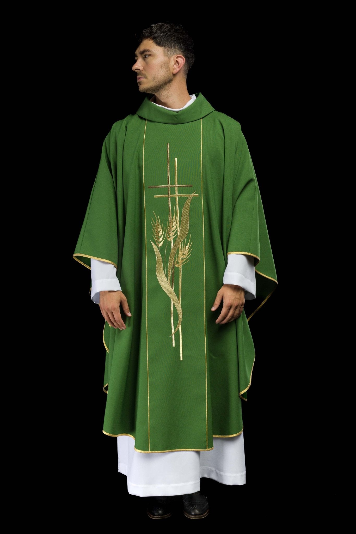Green chasuble embroidered with motifs of cross and wheat KOR/114/01/01 ZIELONY - CHASUBLES.COM