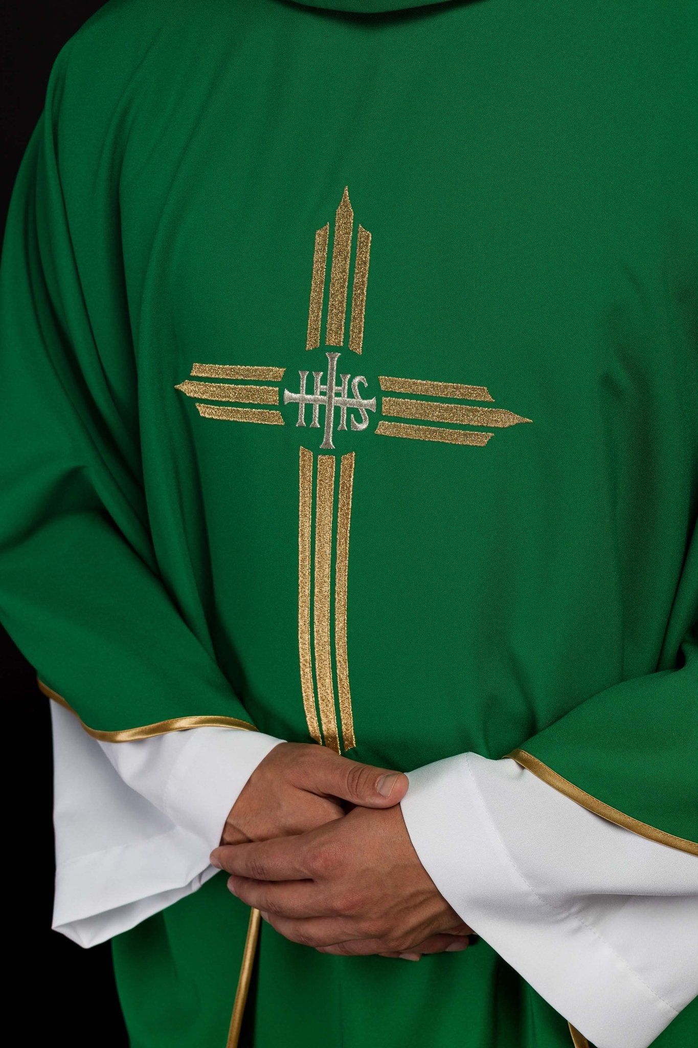Green chasuble embroidered with the symbol of Cross IHS KOR/017/01/12 ZIELONY - CHASUBLES.COM