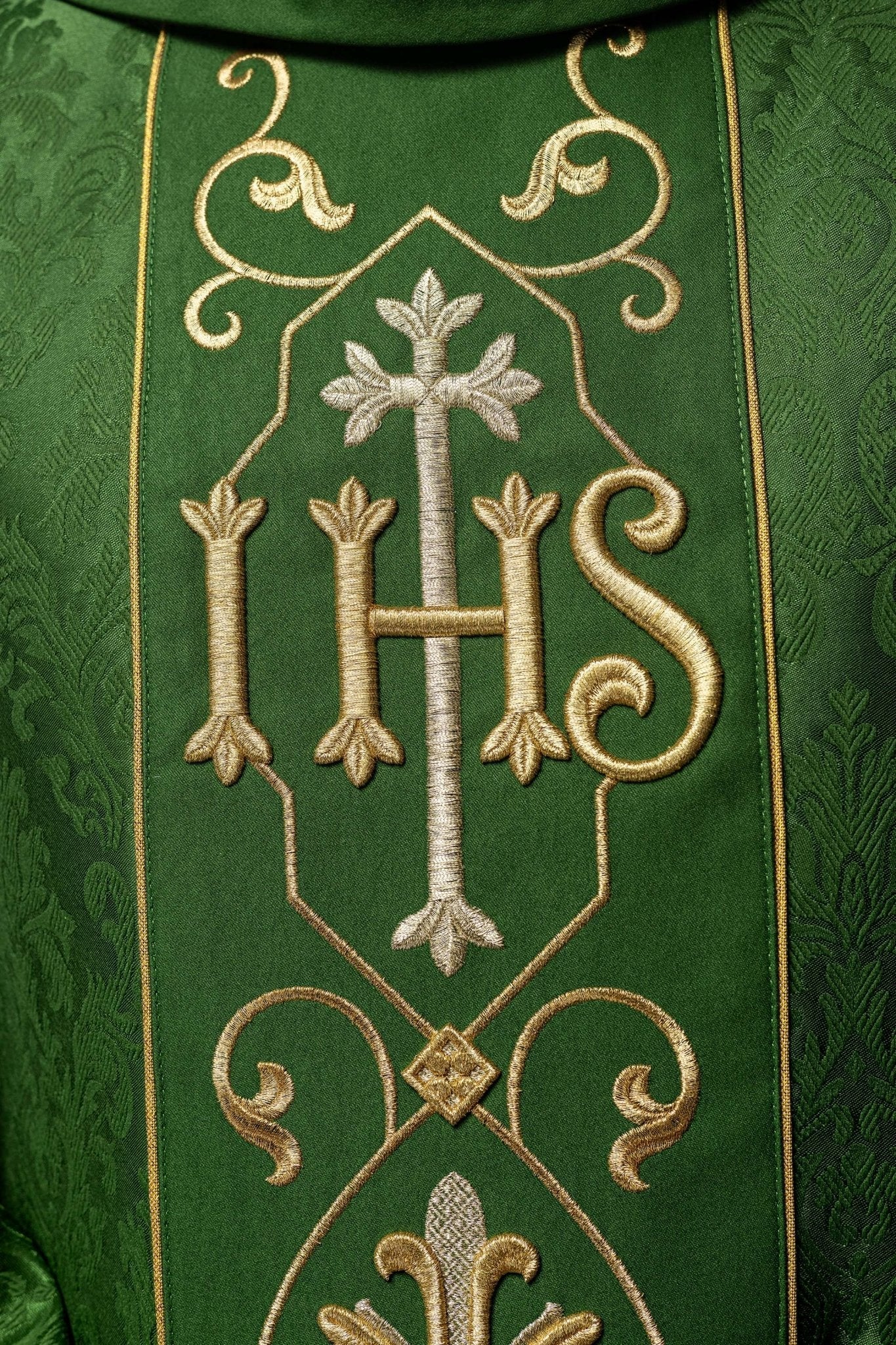 Green chasuble made of jaquard texture KOR/268/01/67 - HAFTINAUSA.COM