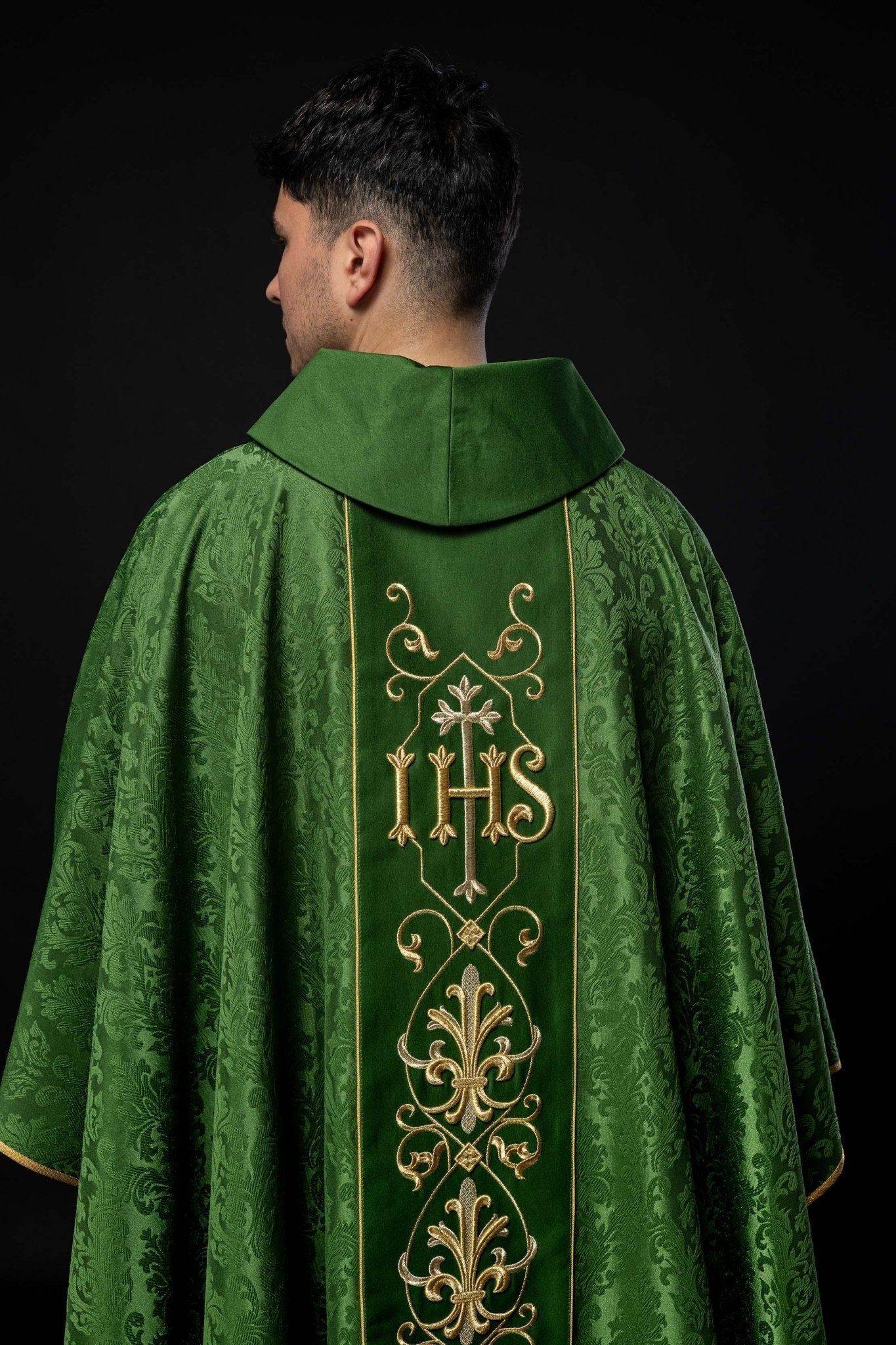 Green chasuble made of jaquard texture KOR/268/01/67 - HAFTINAUSA.COM