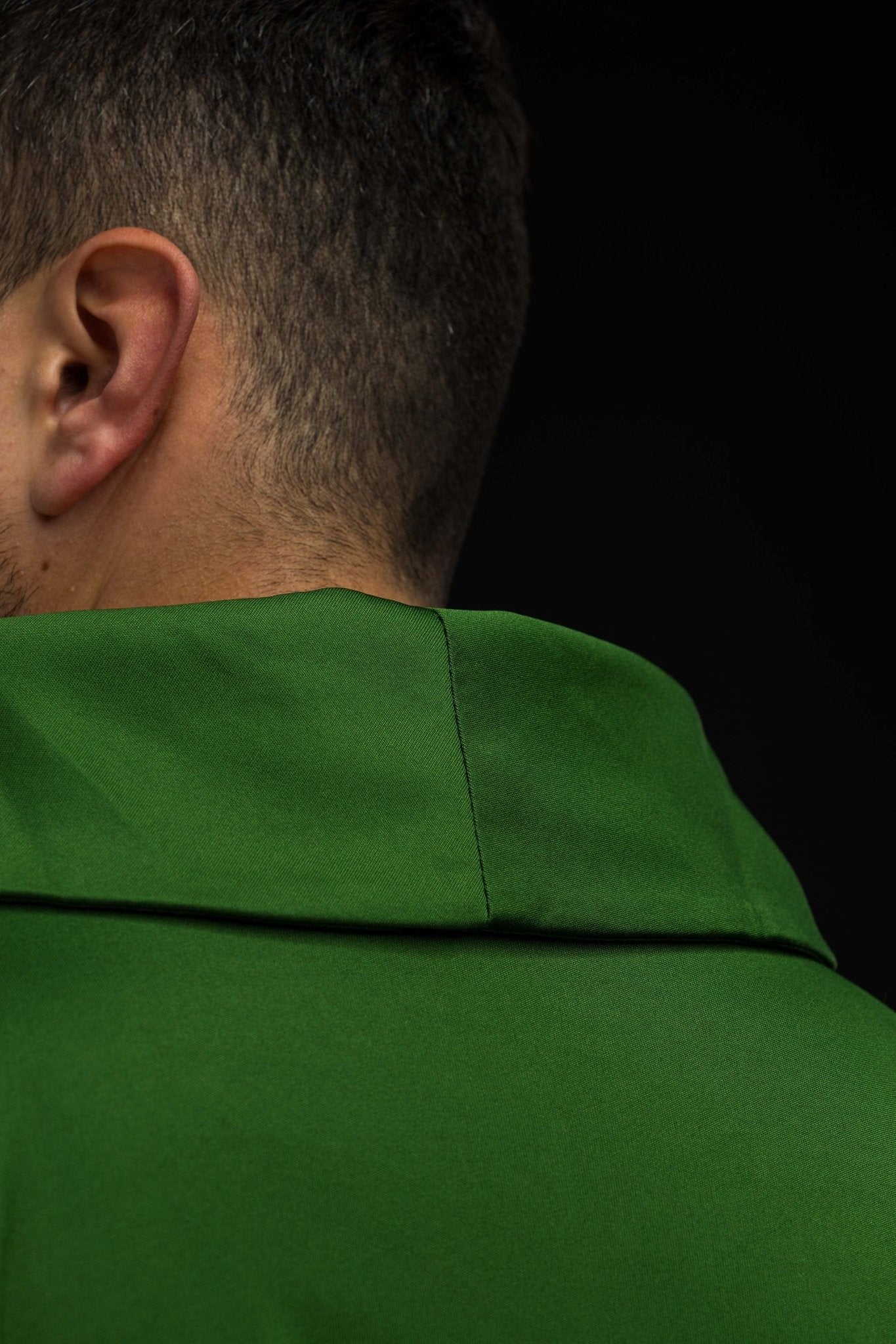 Green chasuble made of lightweight SACROLITE fabric KOR/387/01/78 - CHASUBLES.COM
