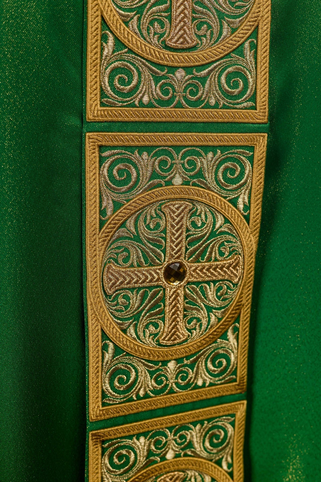 Green Chasuble Richly Embroidered and Decorated with Stones LE/7012/01 - CHASUBLES.COM