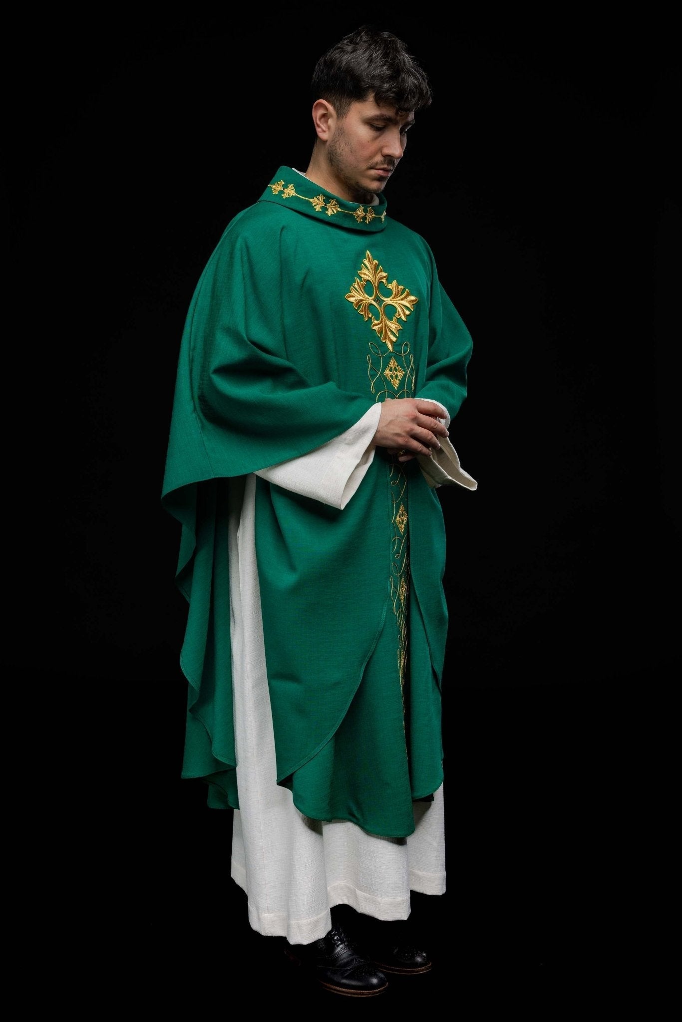 Green chasuble richly embroidered with a cord LE/7018/01 - HAFTINAUSA.COM