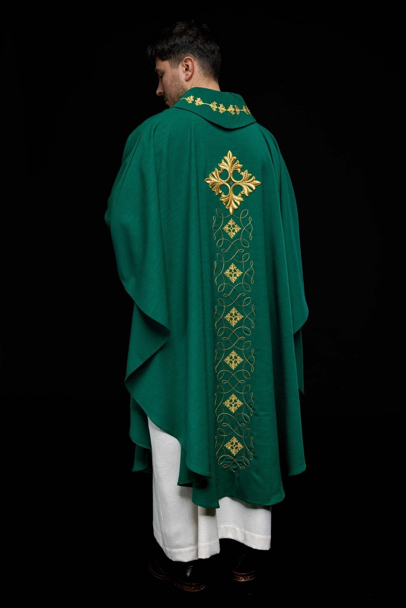 Green chasuble richly embroidered with a cord LE/7018/01 - HAFTINAUSA.COM