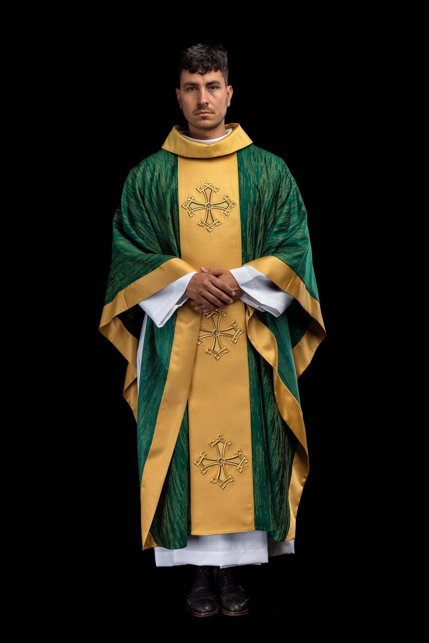 Green chasuble with an embroidered cross motif featuring a panel on decorative fabric LE/7034/01 - CHASUBLES.COM