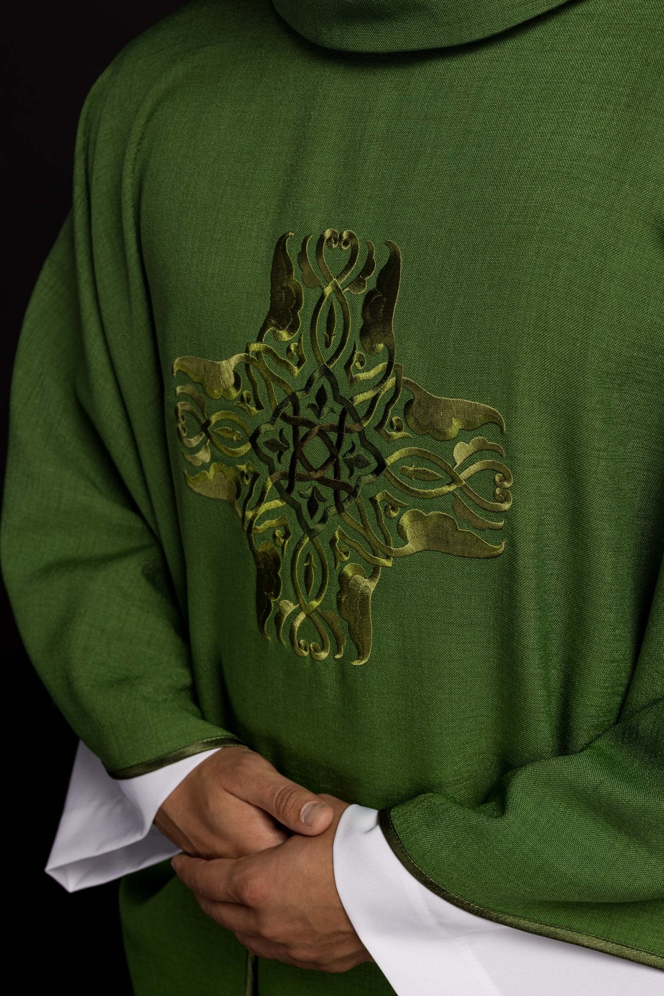 Green chasuble with Cross embroidery HA7035 - 01 ZIELONY - HAFTINAUSA.COM