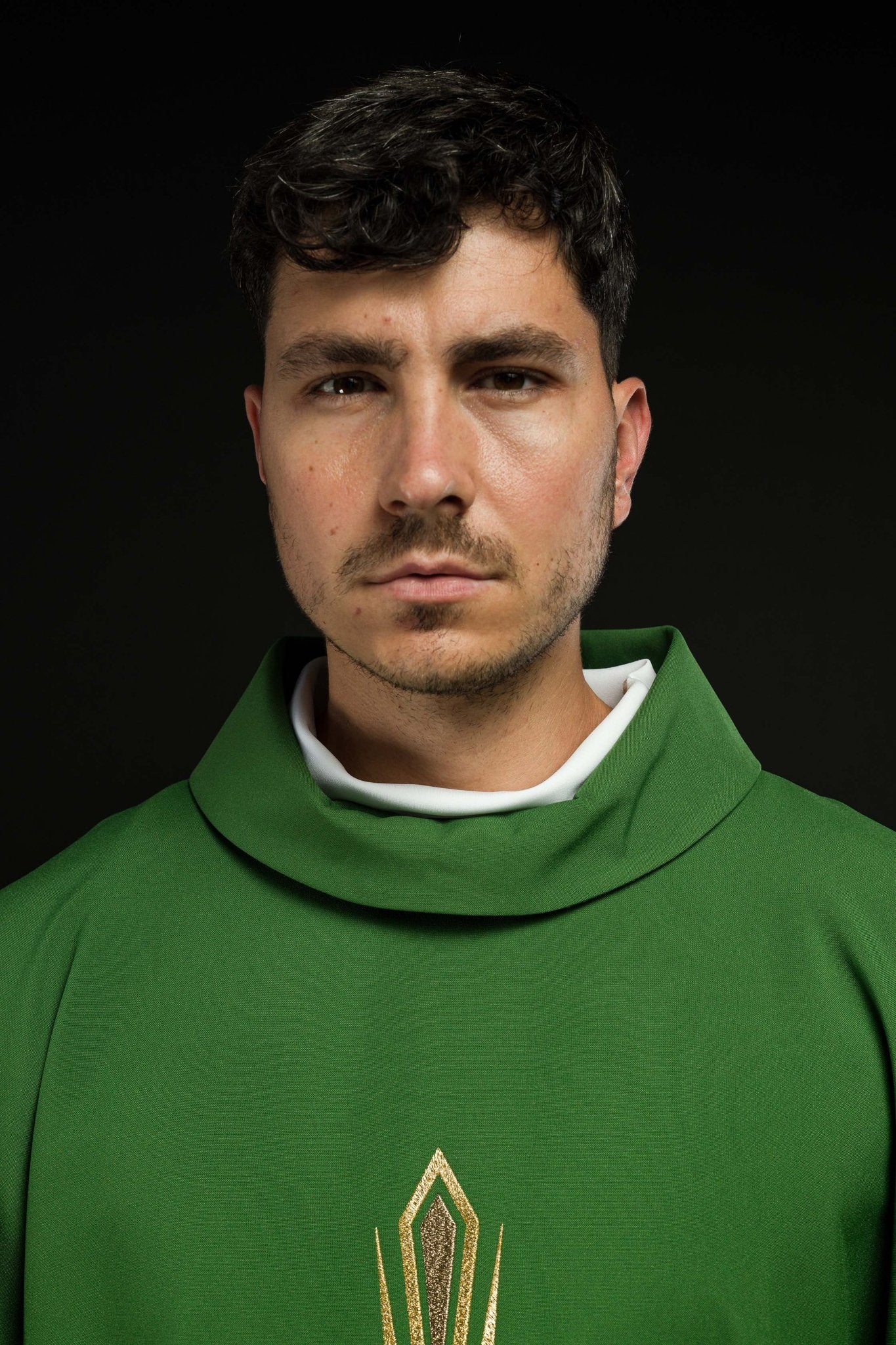 Green chasuble with cross embroidery KOR/037/01/12 ZIELONY - CHASUBLES.COM