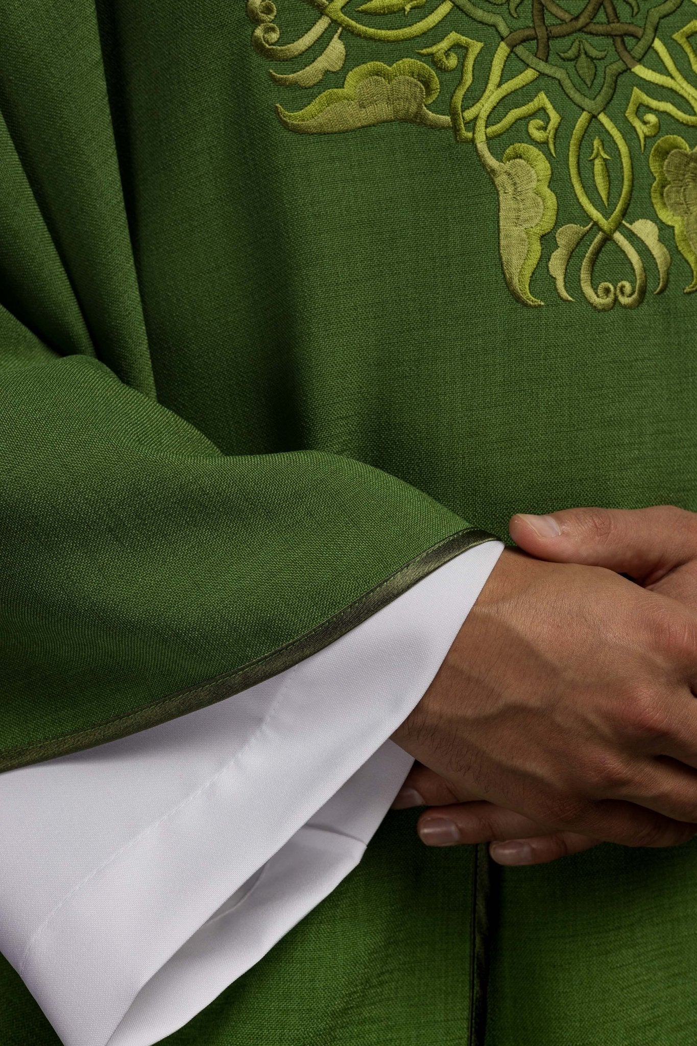 Green chasuble with Cross embroidery HA7035 - 01 ZIELONY - HAFTINAUSA.COM