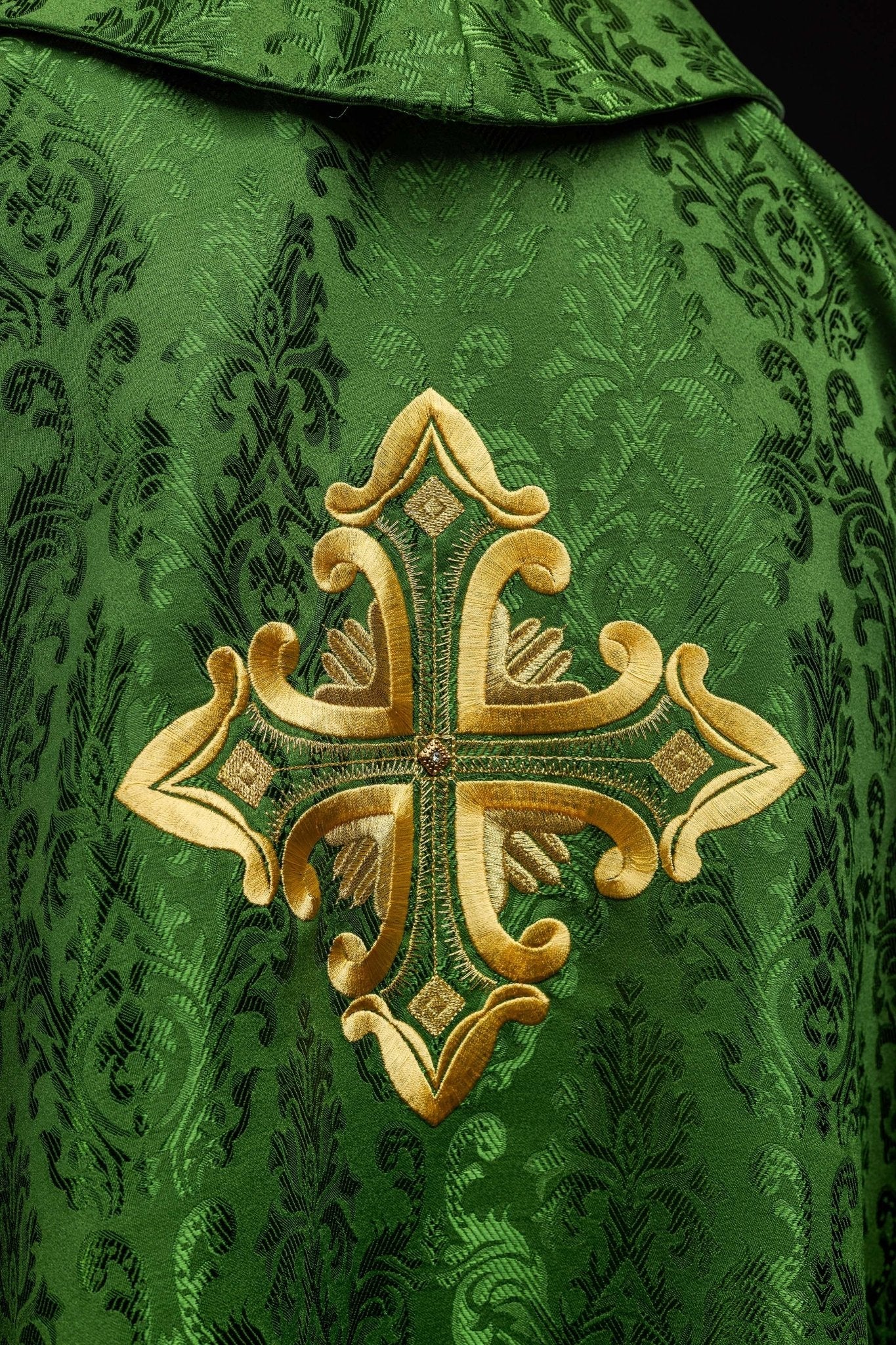 Green chasuble with cross sewn from patterned fabric HIT/197007/01/67 ZIELONY - HAFTINAUSA.COM