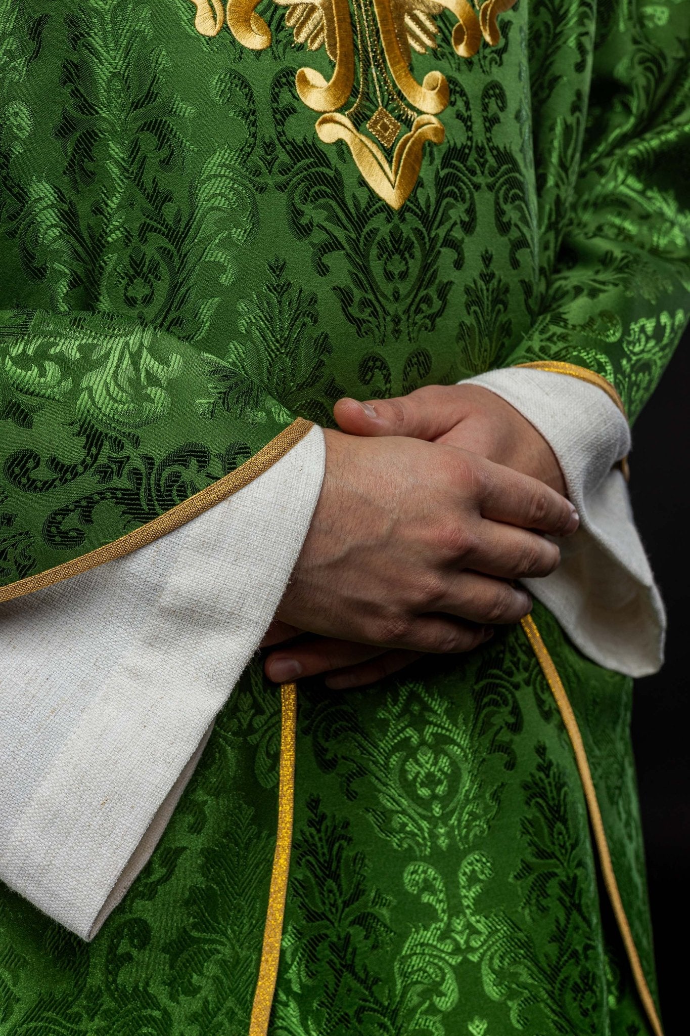 Green chasuble with cross sewn from patterned fabric HIT/197007/01/67 ZIELONY - HAFTINAUSA.COM