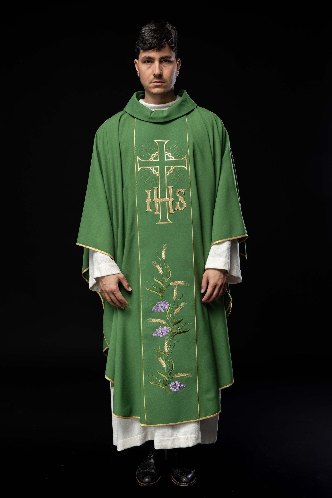 Green chasuble with cross symbol and grapes KOR/214/01/01 ZIELONY - HAFTINAUSA.COM