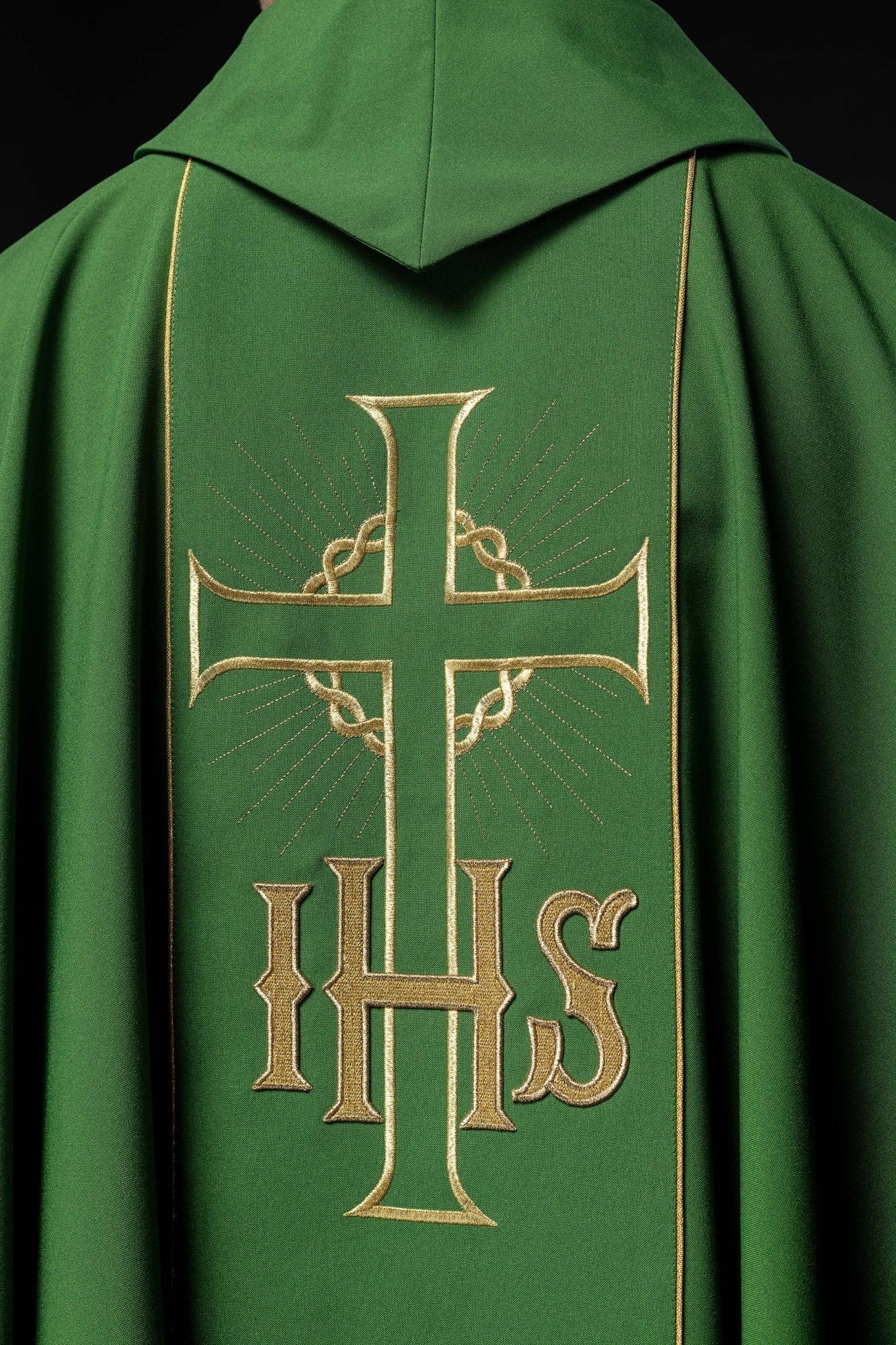 Green chasuble with cross symbol and grapes KOR/214/01/01 ZIELONY - HAFTINAUSA.COM